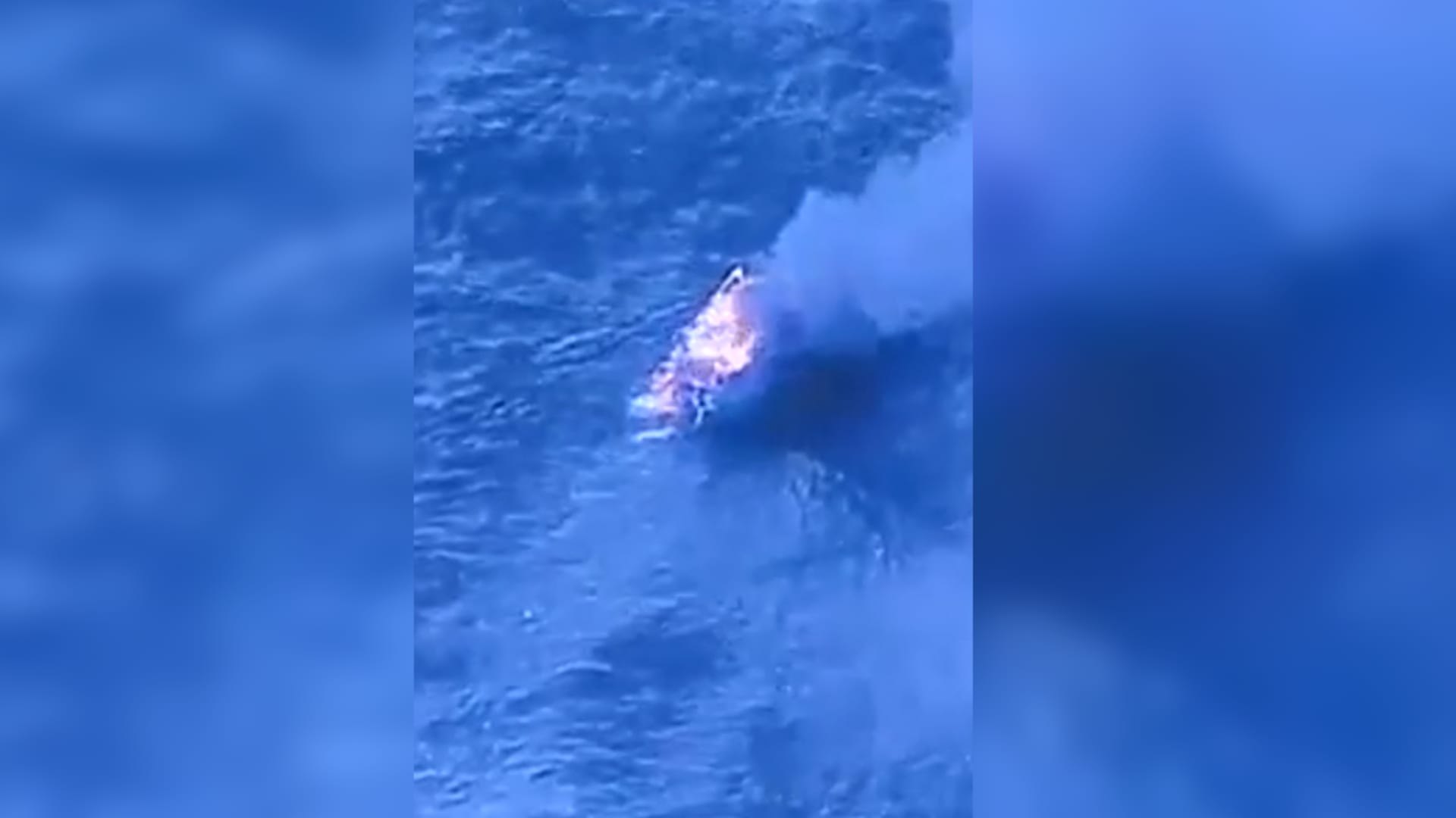 أسفر عن 4 قتلى.. لحظة قصف الجيش الأمريكي قاربًا في البحر قرب فنزويلا