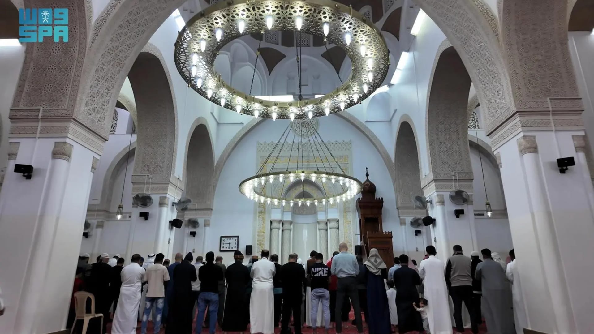 لهذا السبب.. الملك سلمان يصدر توجيها بشأن "مسجد القبلتين" في المدينة