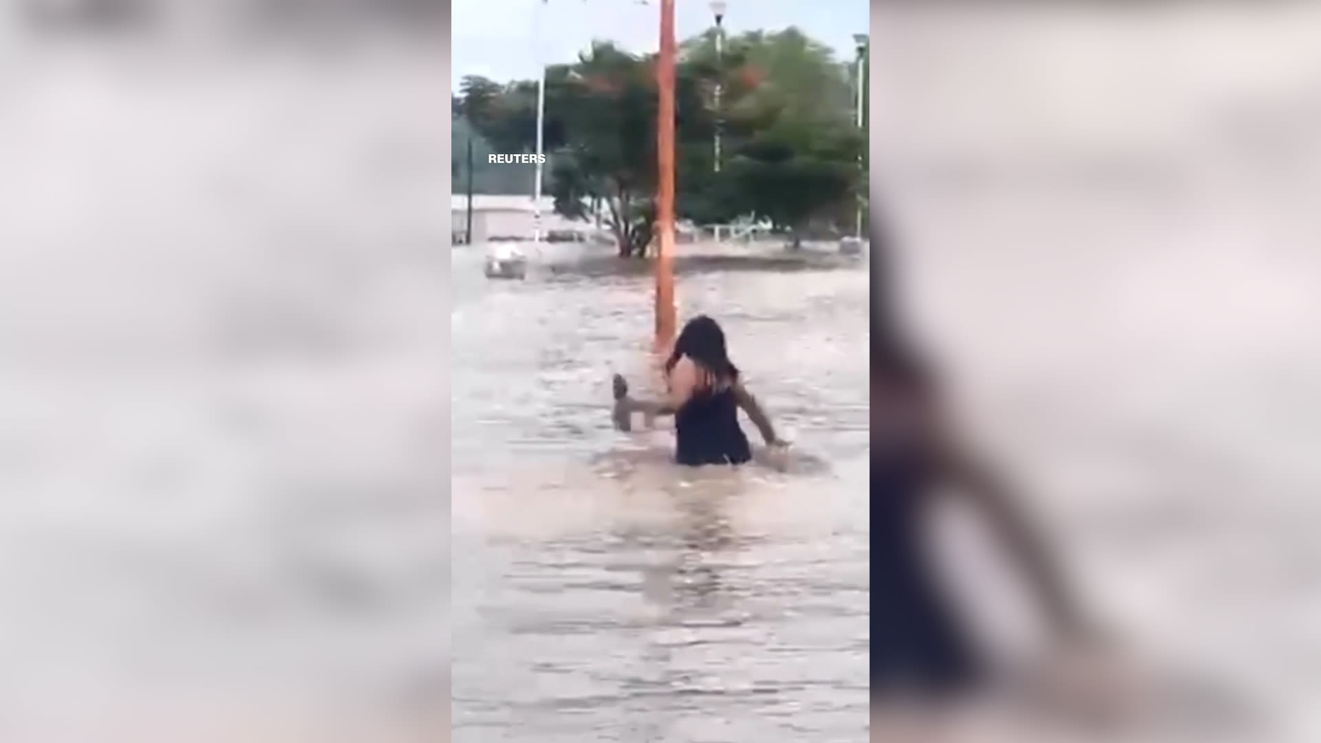 مأساة بالمكسيك.. أمطار غزيرة وفيضانات تودي بحياة أشخاص وتُغرق المدن