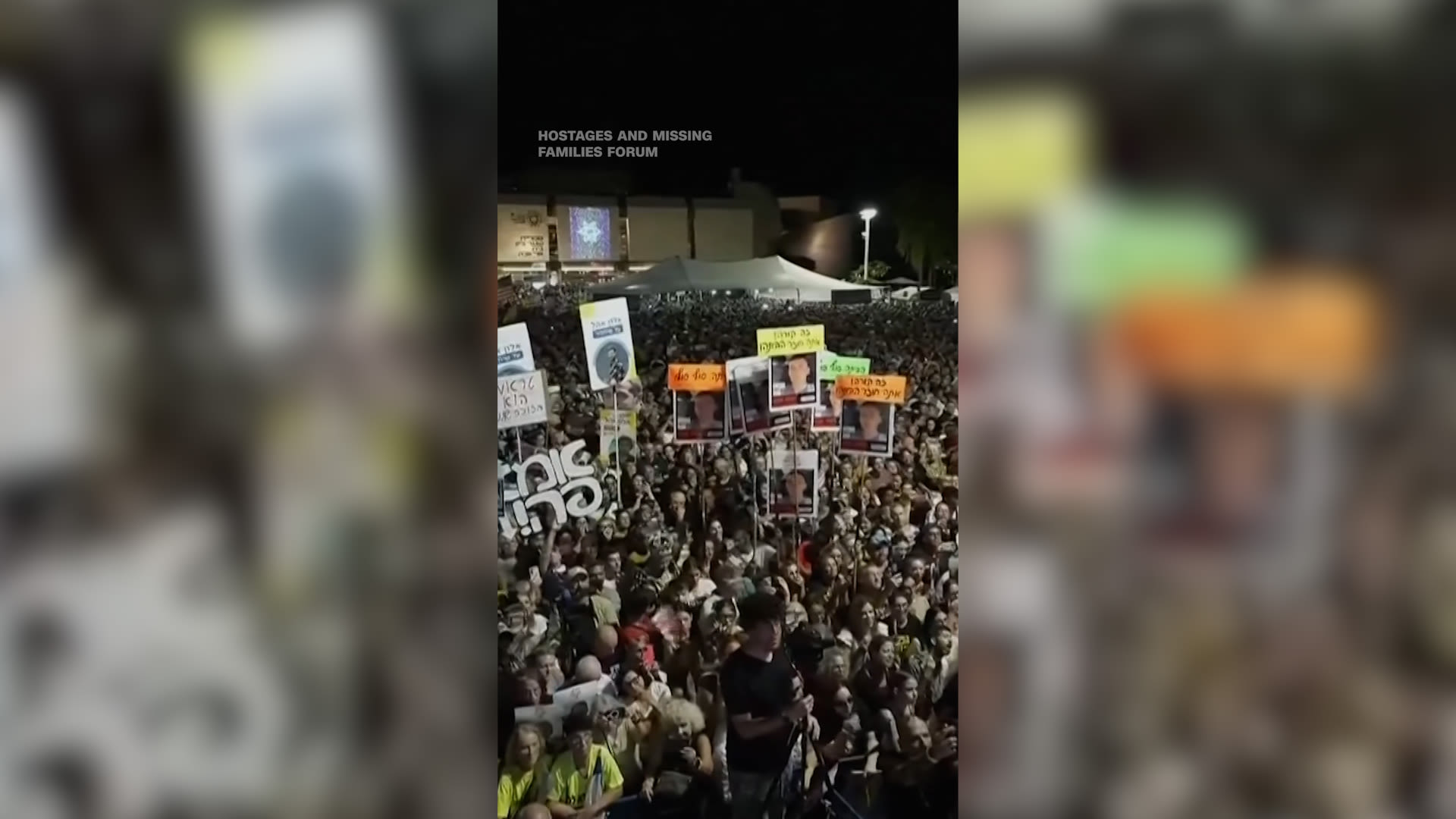 حشود إسرائيلية تُطلق صيحات استهجان ضد نتنياهو عند ذكر اسمه بتجمع جماهيري بتل أبيب