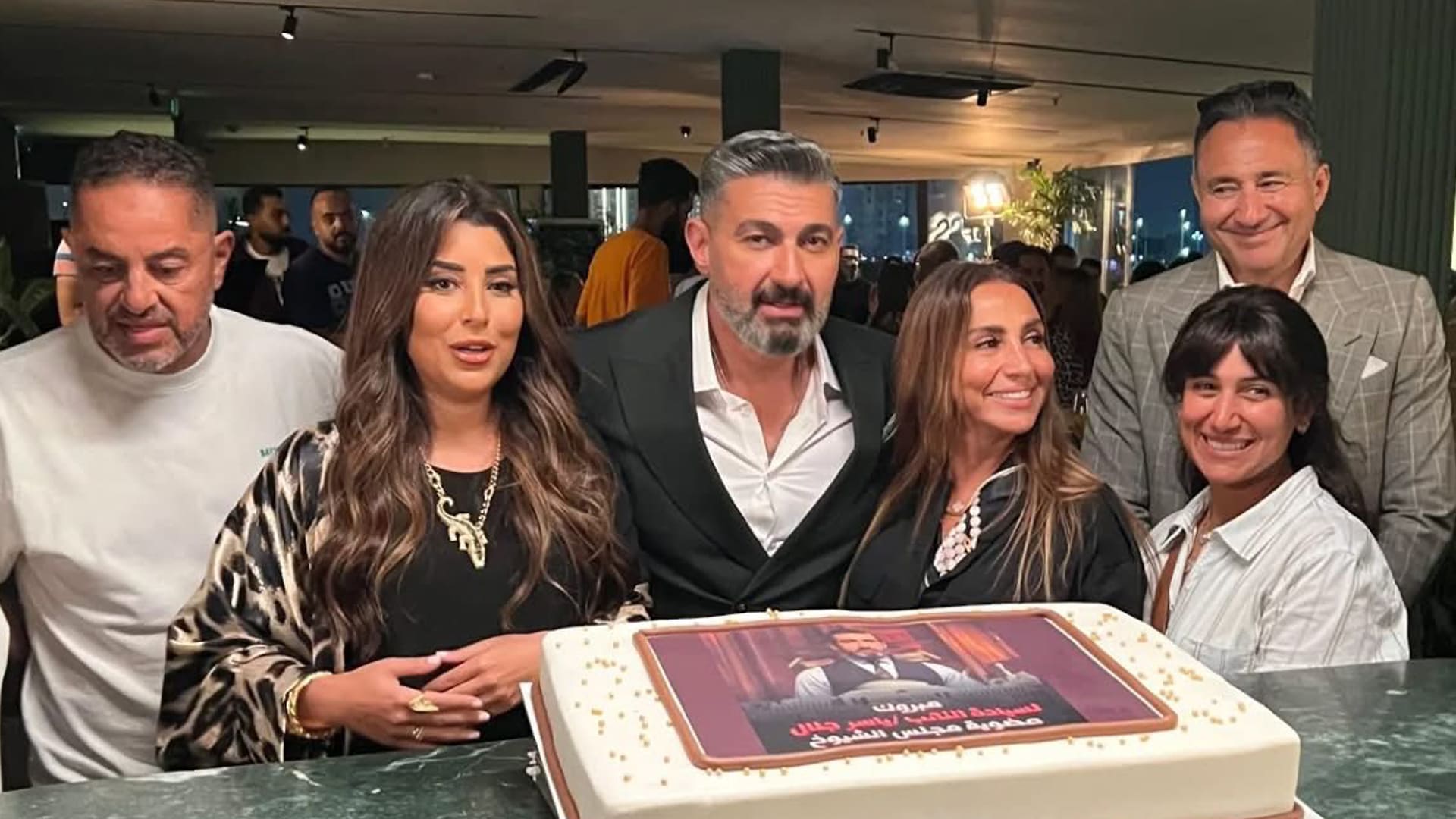 أسرة مسلسل "كلهم بيحبوا مودي" تحتفل بـ "النائب" ياسر جلال