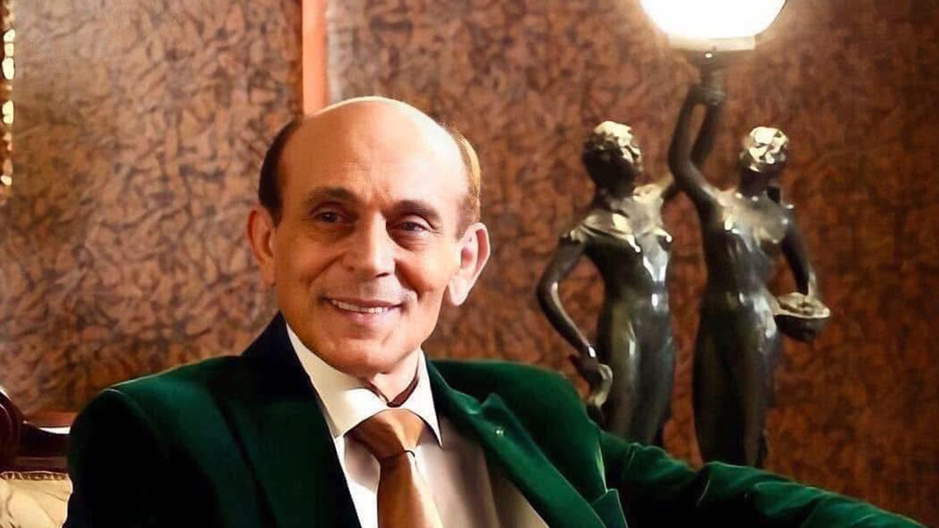 بعد تعافيه محمد صبحي ينفي في بث مباشر علاجه على نفقة الدولة