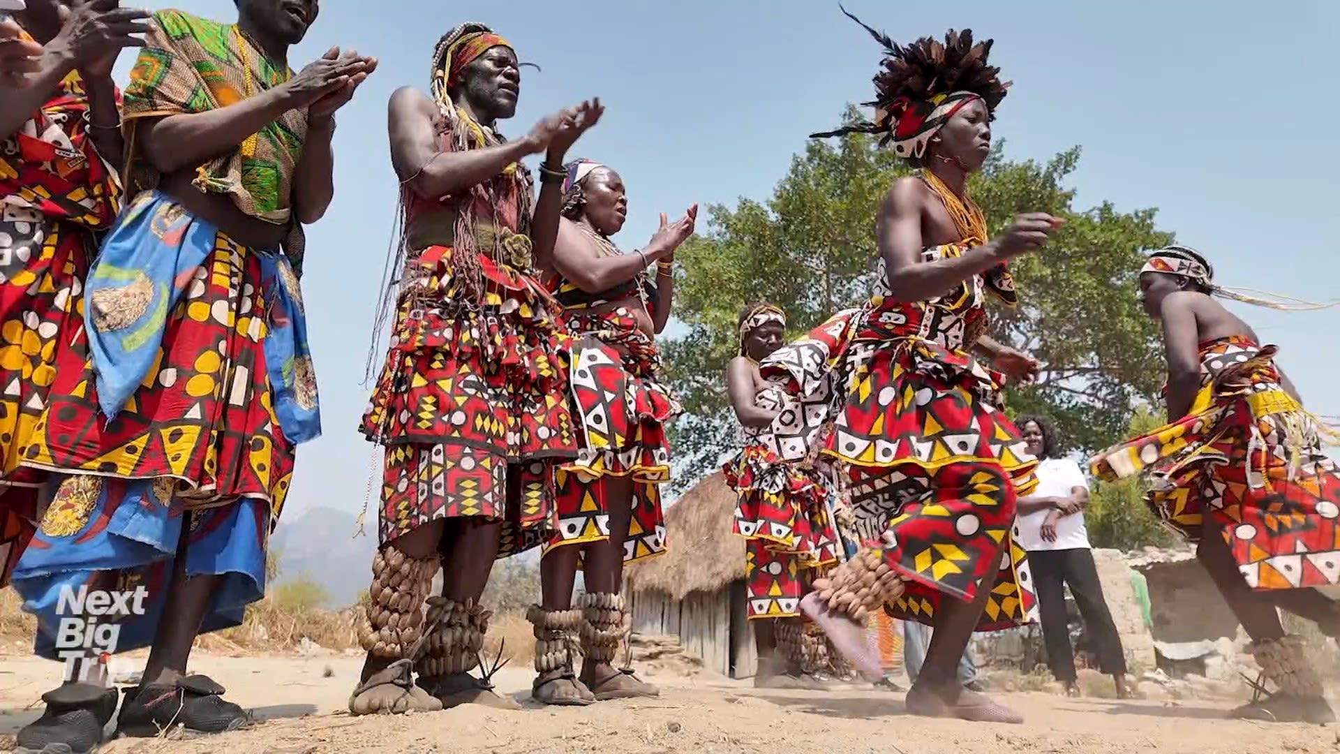 مراسل CNN يحصل على فرصة نادرة للقاء شعب أنغولا الأصيل