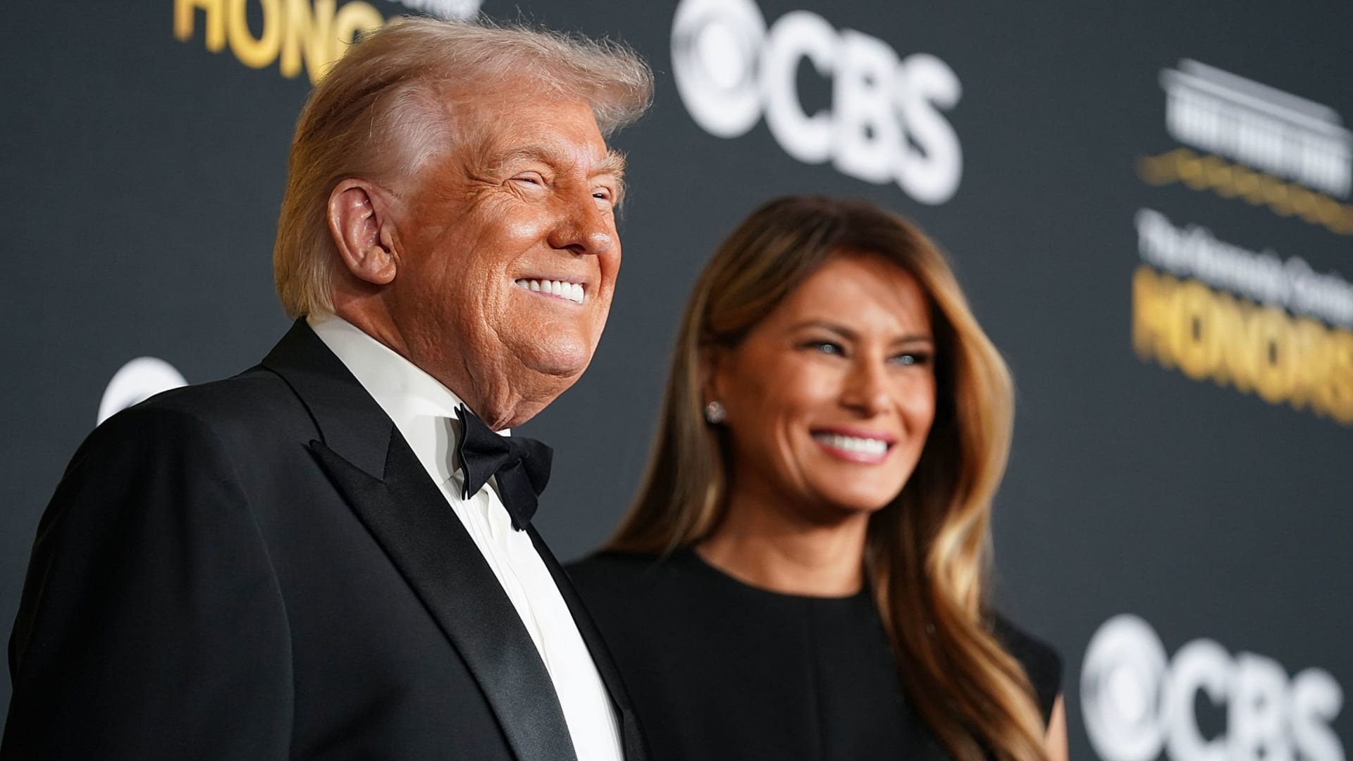 ترامب يُعلق على صفقة نتفليكس لشراء "وارنر براذرز" وHBO.. شاهد ما قاله