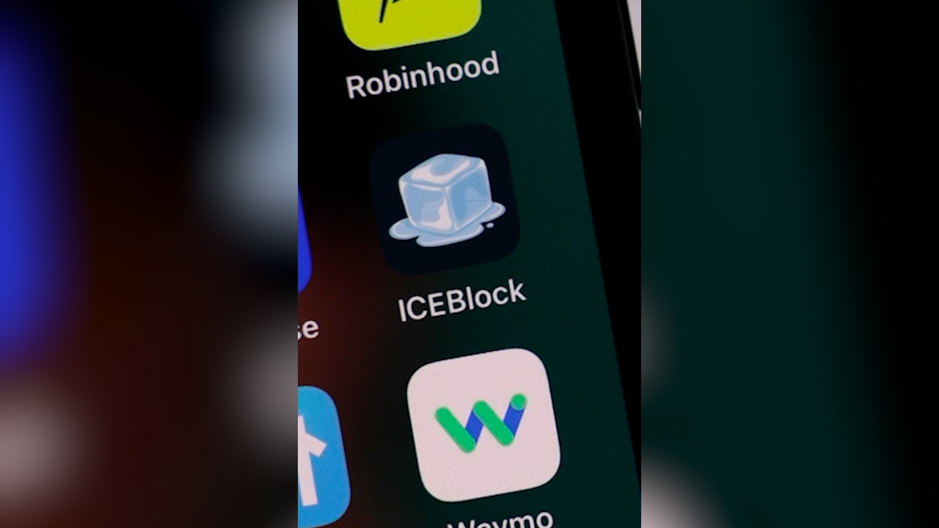 مطوّر تطبيق تتبع الهجرة والجمارك ICEBlock يقاضي إدارة ترامب.. ما القصة؟