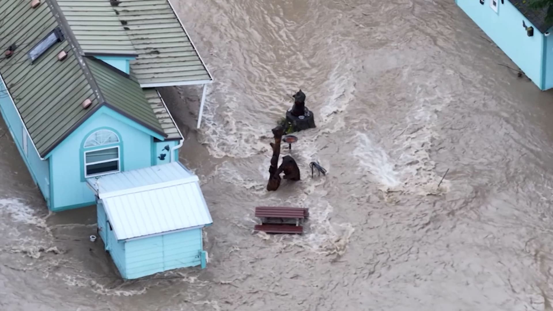 100 ألف شخص يواجهون خطر الإخلاء في واشنطن بسبب الفيضانات الكارثية