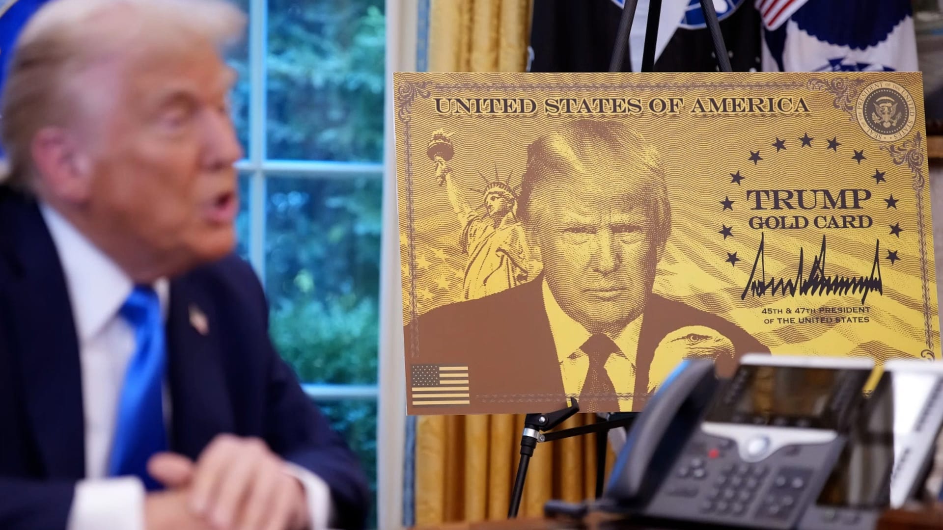 "بطاقة ترامب الذهبية".. رئيس أمريكا يكشف الستار عن برنامج يسرّع الحصول على البطاقة الخضراء للمليونيرات
