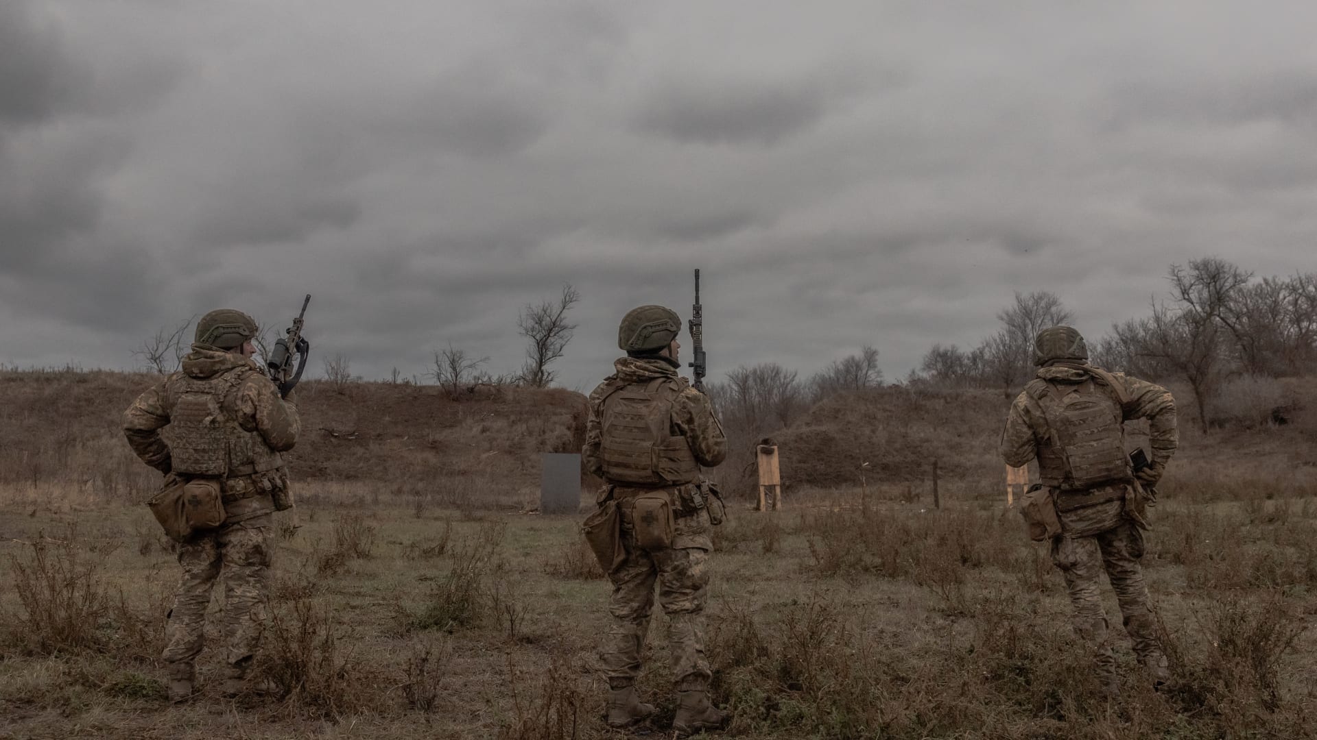 بعد ناقلات النفط.. أوكرانيا تعلن استهداف سفينتين روسيتين تنقلان أسلحة