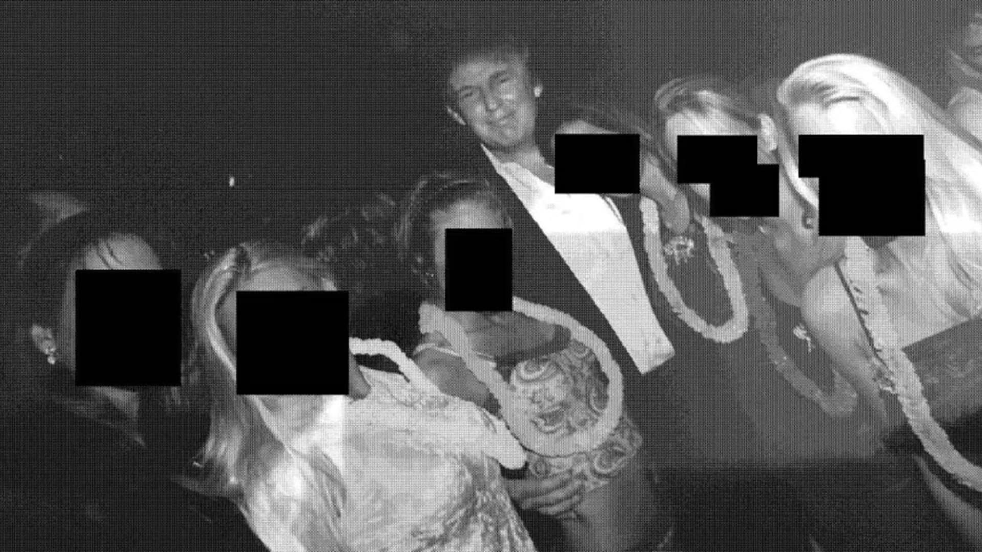 إليكم 23 صورة من ملف إبستين وترامب وبيل كلينتون وبيل غيتس التي كُشف عنها الجمعة