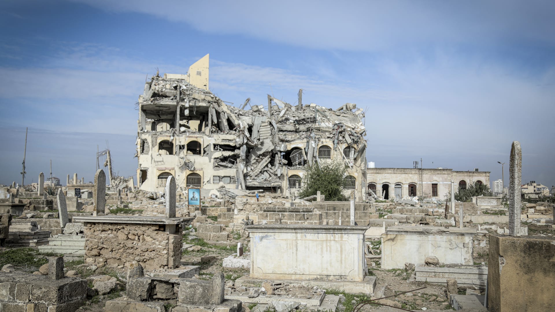 الجيش الإسرائيلي يعلن استهداف قيادي بارز في كتائب القسام بغزة