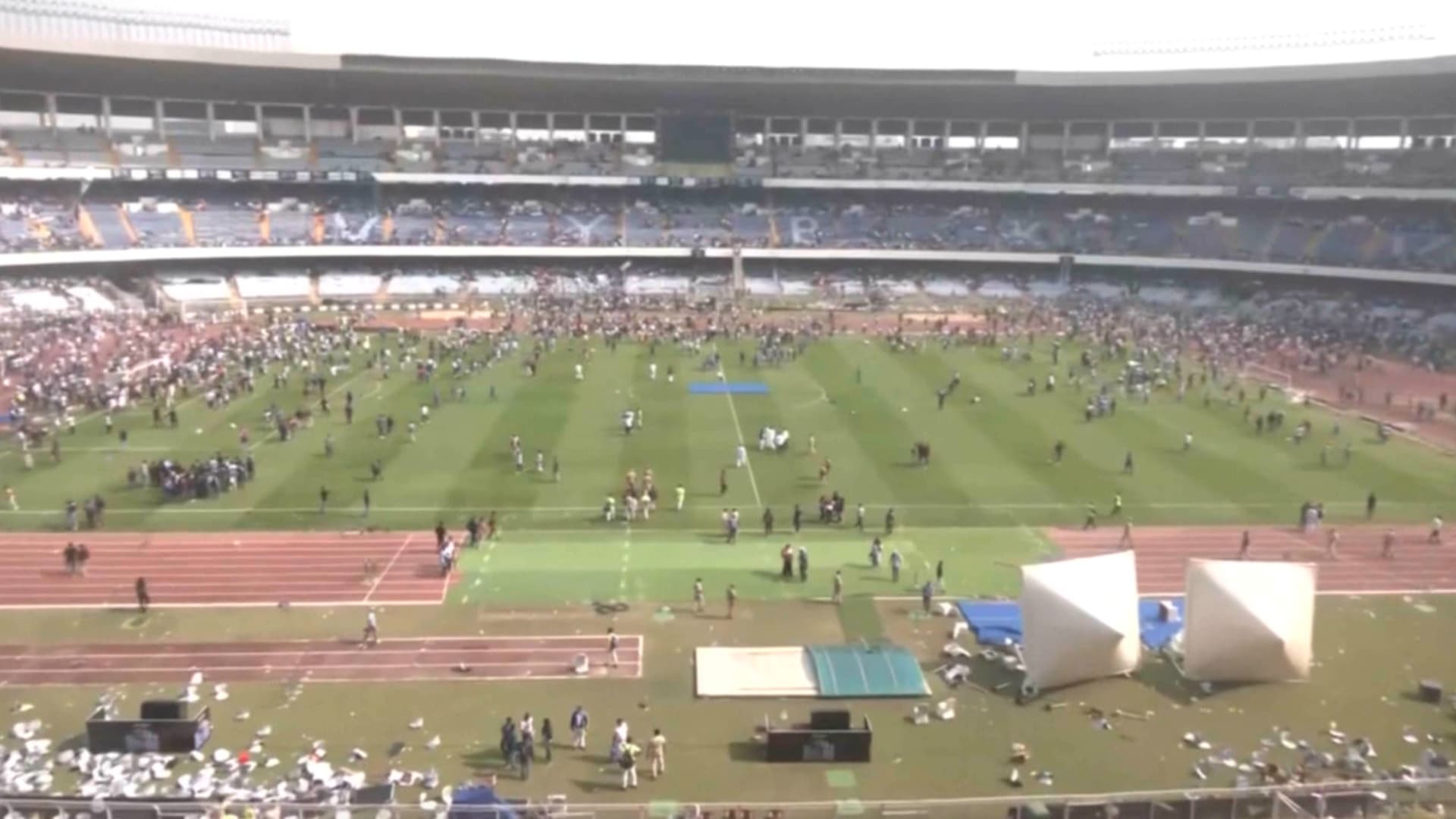 جولة مثيرة للجدل.. زيارة ميسي للهند تبدأ بكشف تمثال ضخم له وتنتهي بشغب ملاعب