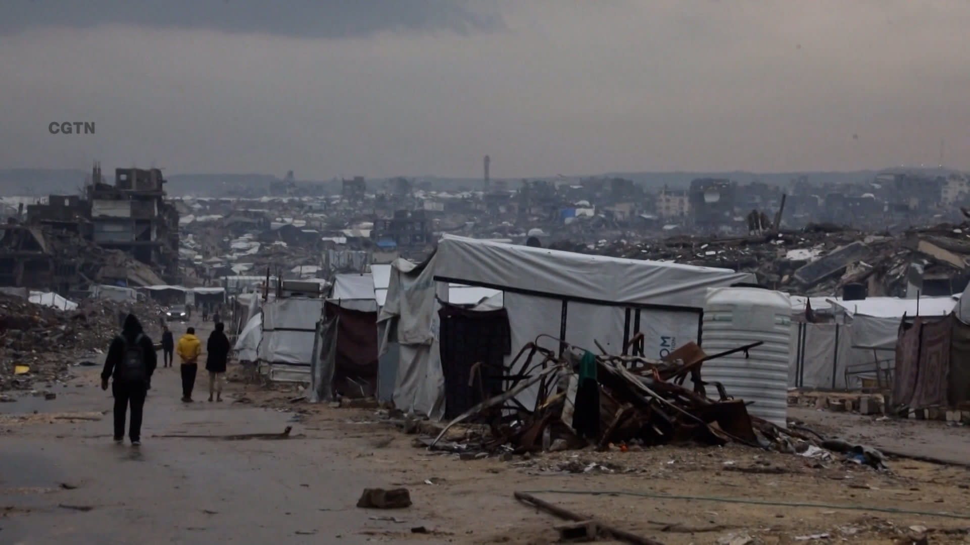 غزة تغرق.. مصرع 14 شخصًا جراء الفيضانات وسط أزمة إنسانية خانقة