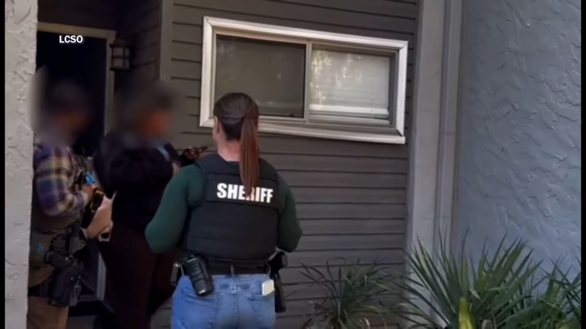 العثور على 43 طفلاً مفقودًا خلال عملية مداهمة.. وهذا ما يواجهه الجناة