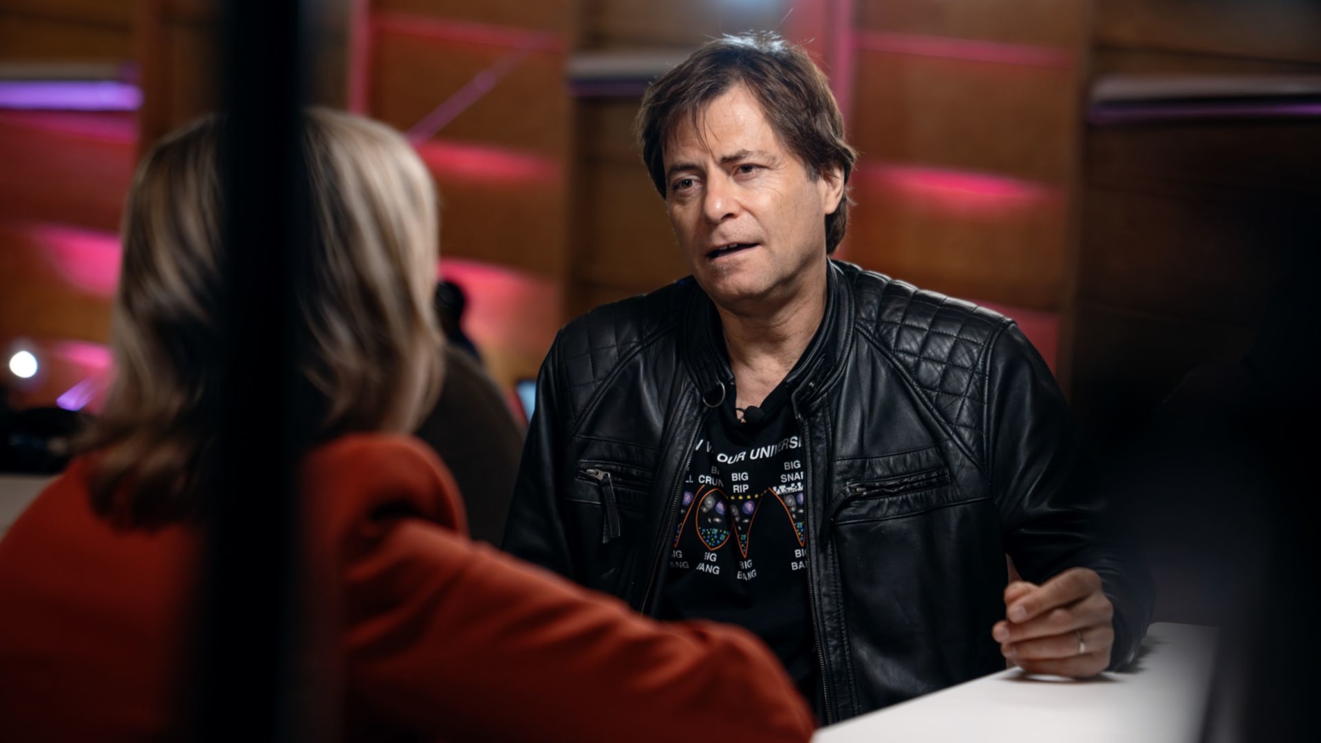 خبير يوجه تحذيرًا قاتمًا بشأن تطوير "الذكاء الفائق" وتداعياته على البشر