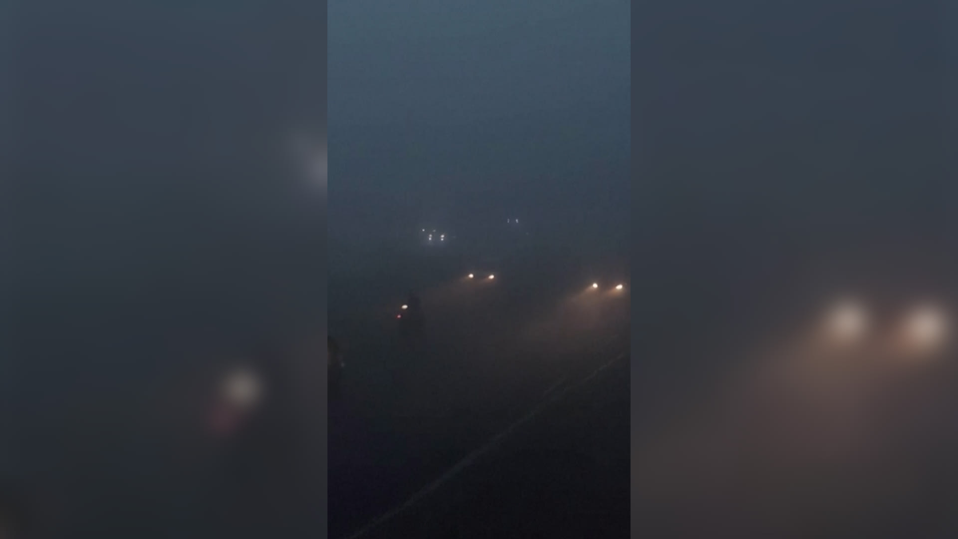 ضباب دخاني كثيف و"خطير" يغطي العاصمة الهندية نيودلهي ويعرقل الحركة فيها