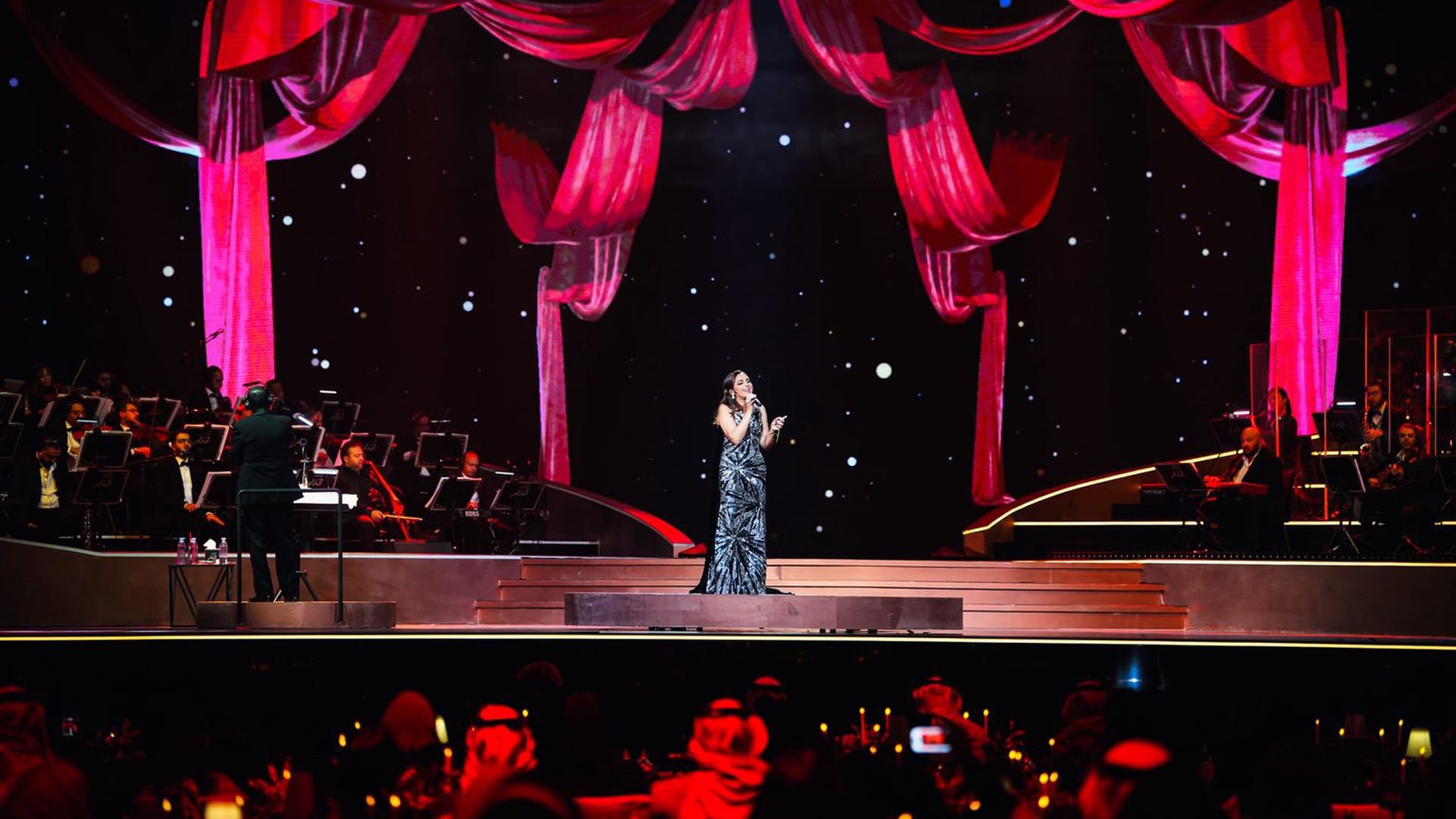 تركي آل الشيخ يشارك "أجواءًا طربية" من حفل أنغام في رأس السنة