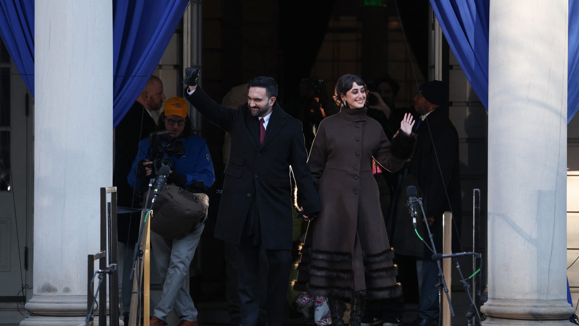 راما دواجي تلفت الأنظار بإطلالة لبنانية في تنصيب عمدة نيويورك