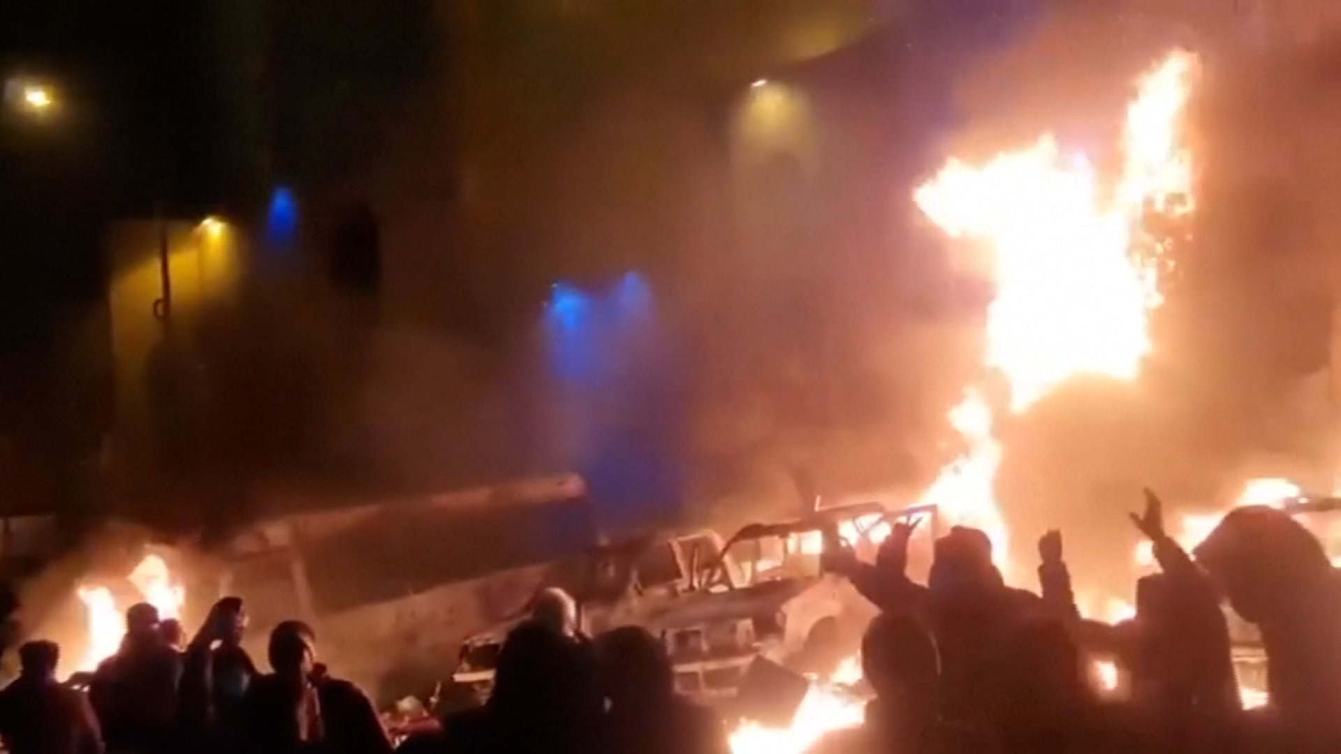 "الموت للديكتاتور".. ماذا نسمع بهتافات المتظاهرين بإيران وسط قطع شبه كامل للإنترنت؟