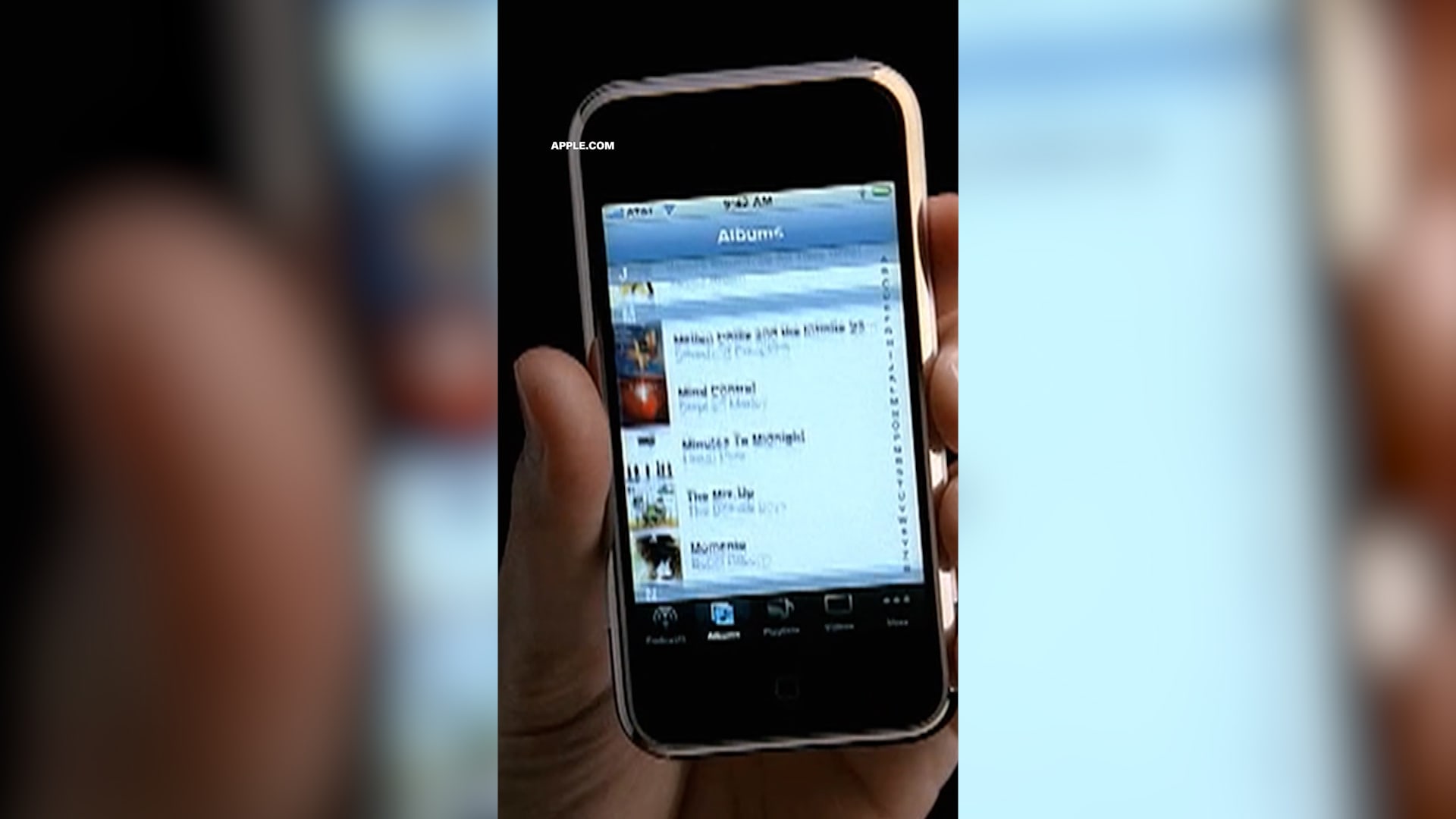 في ذكرى مرور 19 عاما على الهاتف الذي أعاد برمجة عقولنا.. كيف غيّر الـ"آيفون" حياتنا؟