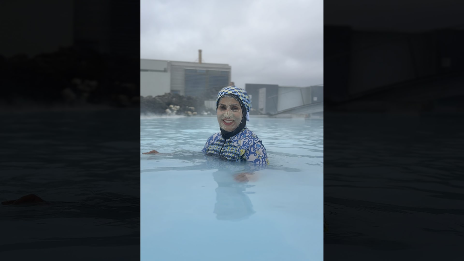 "الجاكوزي العملاق".. كويتية تستكشف "ساونا طبيعية" وسط صقيع آيسلندا