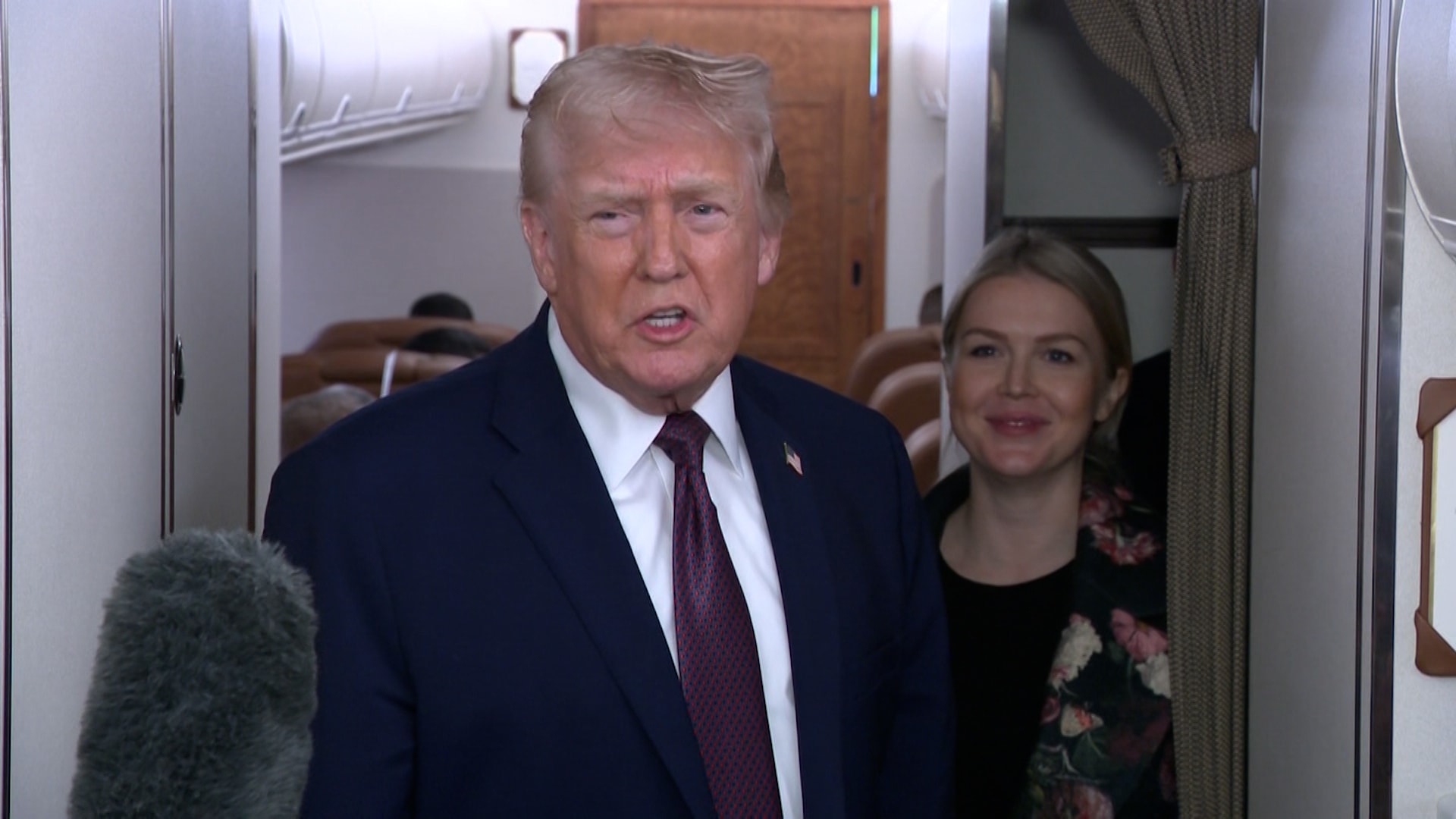 ترامب: دفاع غرينلاند زلاجتان تجرهما كلاب بمواجهة غواصات روسيا والصين