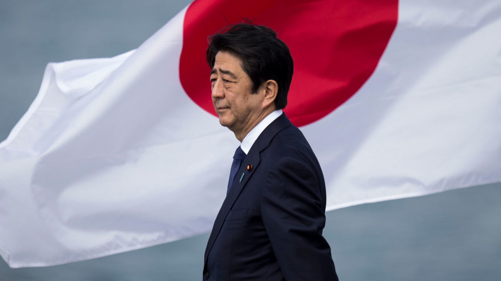 اليابان.. صدور حكم بحق قاتل رئيس الوزراء الأسبق شينزو آبي