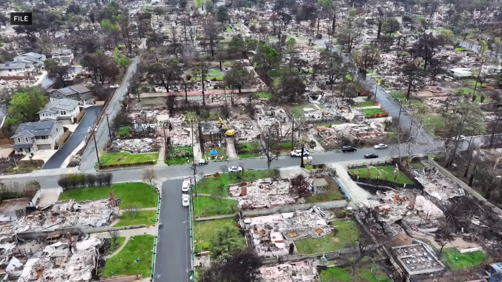 سرقة معدات من شاحنات قرب مناطق متضررة من الحرائق في كاليفورنيا