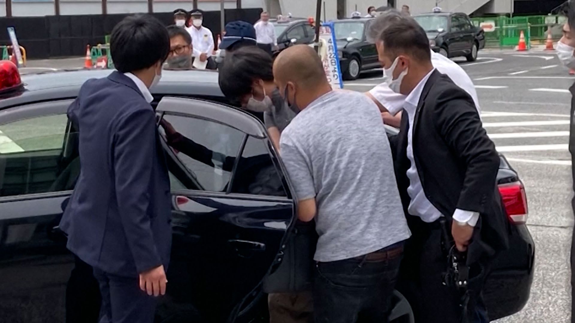 لحظة دامية غيّرت اليابان.. المؤبد لقاتل شينزو آبي بعد 3 سنوات من الاغتيال