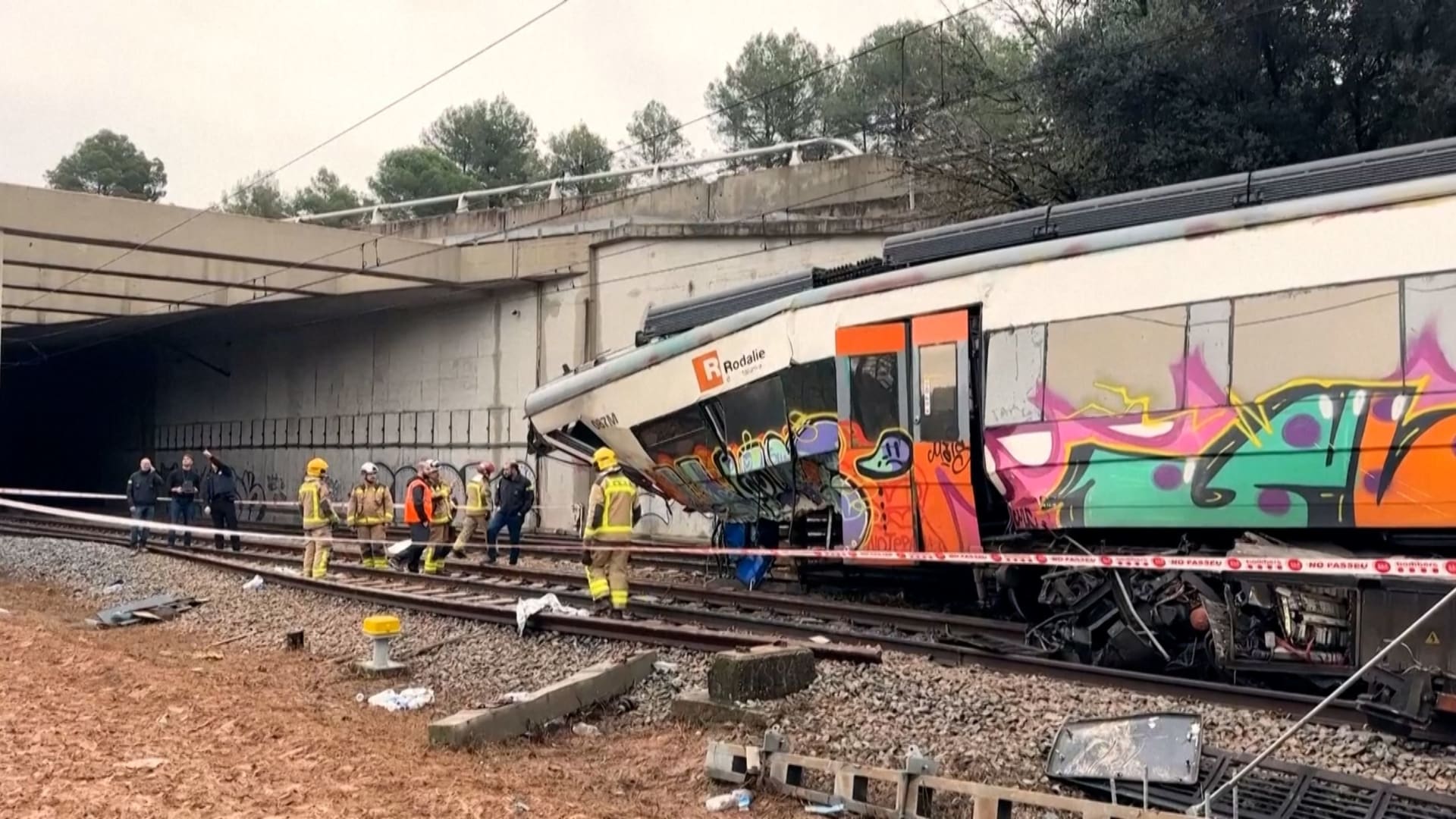 أسفرت عن ضحايا.. كارثة قطار ثانية تهز إسبانيا