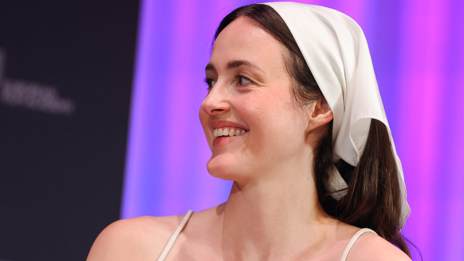 أناقة غير متوقعة لـ"باندانا" ريناتي رينسف على السجادة الحمراء