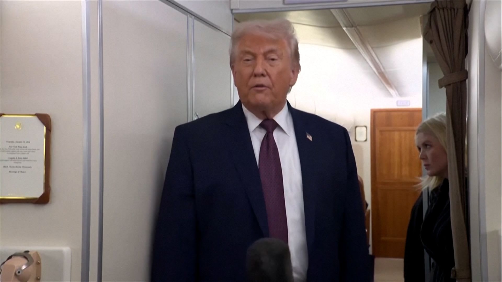 ترامب يقول إن سفنًا حربية أمريكية تتجه نحو إيران