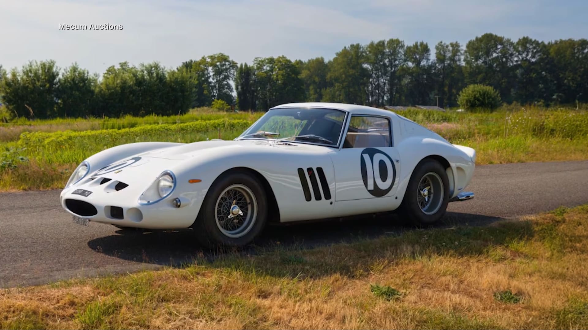 الطراز الوحيد باللون الأبيض.. مزاد يرفع قيمة هذه الفيراري لأرقام مذهلة