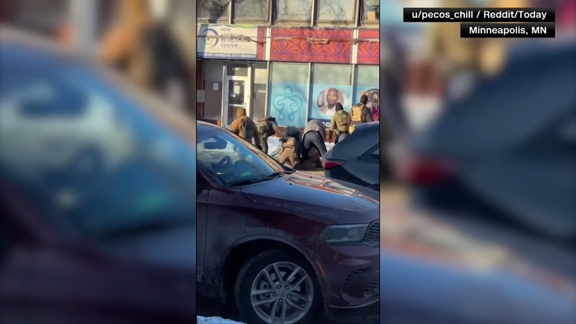 بعد ضرب مبرح.. شاهد لحظة إطلاق عملاء فيدراليين النار على رجل في مينيابوليس