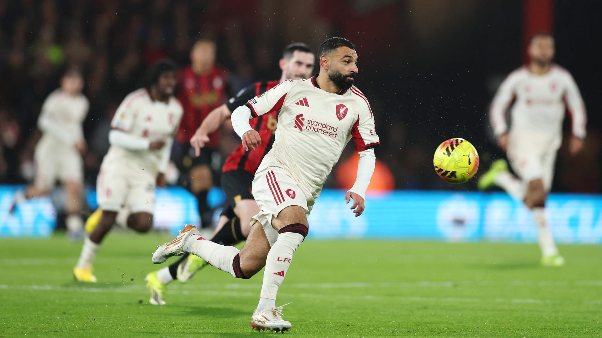 تصرف "لافت" من صلاح مع جماهير ليفربول بعد الخسارة أمام بورنموث