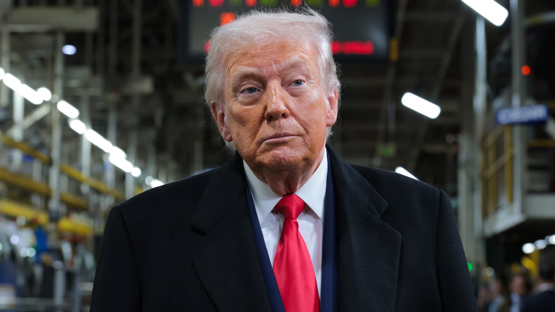 حاكم مينيسوتا: لاحظت "تغيرا" في نبرة ترامب خلال مكالمة هاتفية