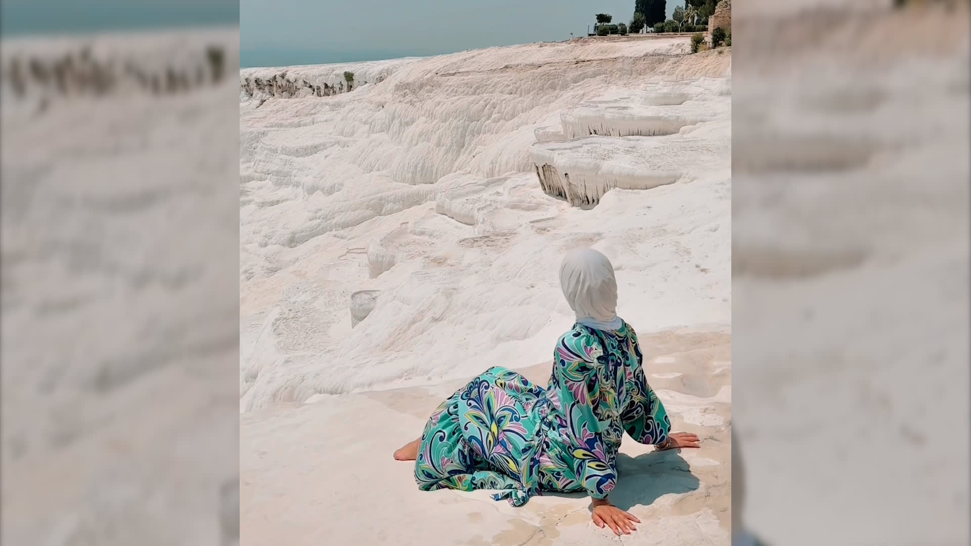 تبدو كـ"ثلج" أبيض في ذروة الصيف.. قلعة تخطف الأنفاس بقلب تركيا