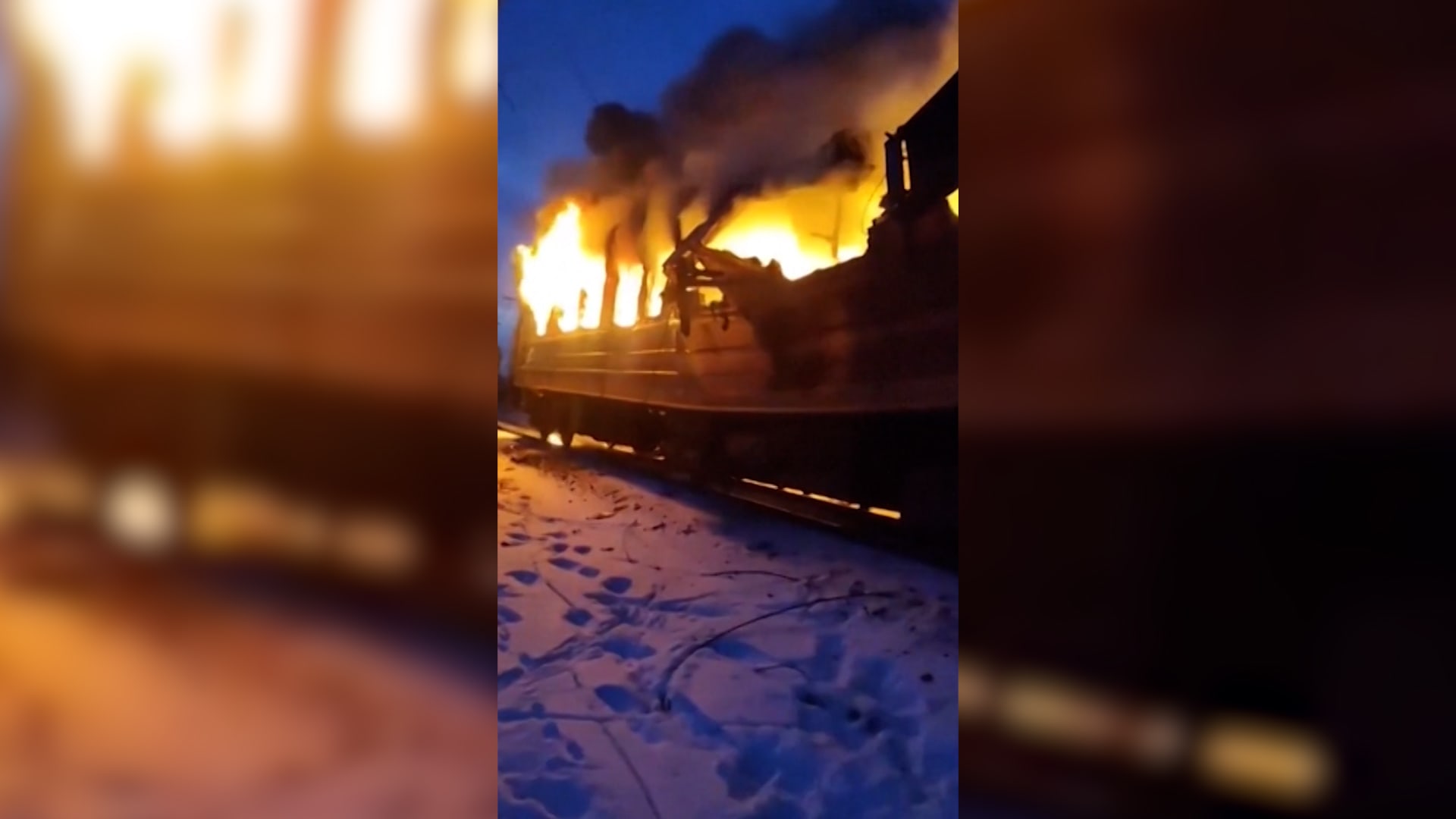 تحولت العربة الى كتلة لهب.. لحظة اشتعال قطار ركاب أوكراني استهدفته مسيّرة روسية