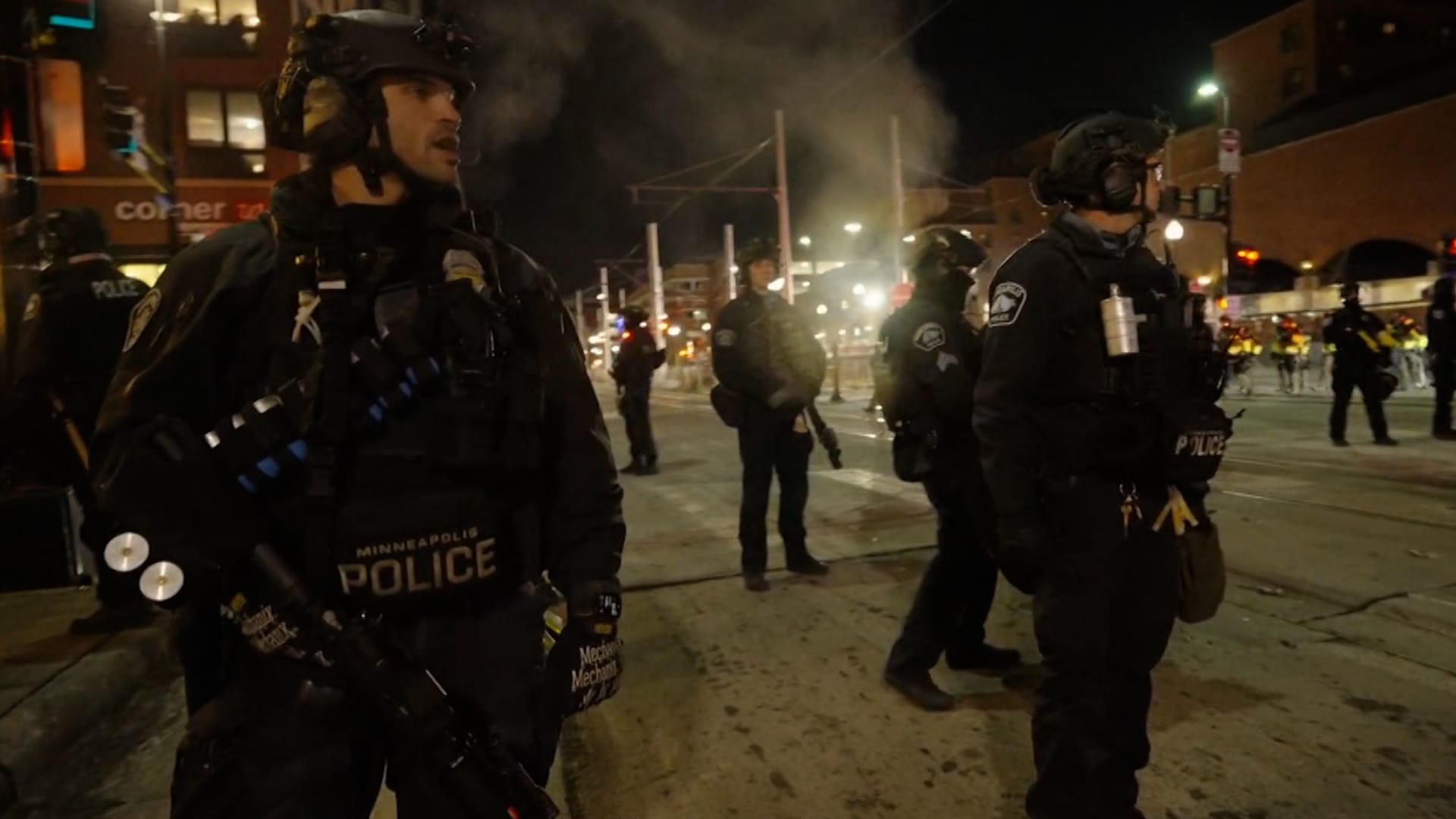 شاهد.. لحظة اعتقال أشخاص خلال احتجاجات مناهضة لـ ICE في مينيابوليس