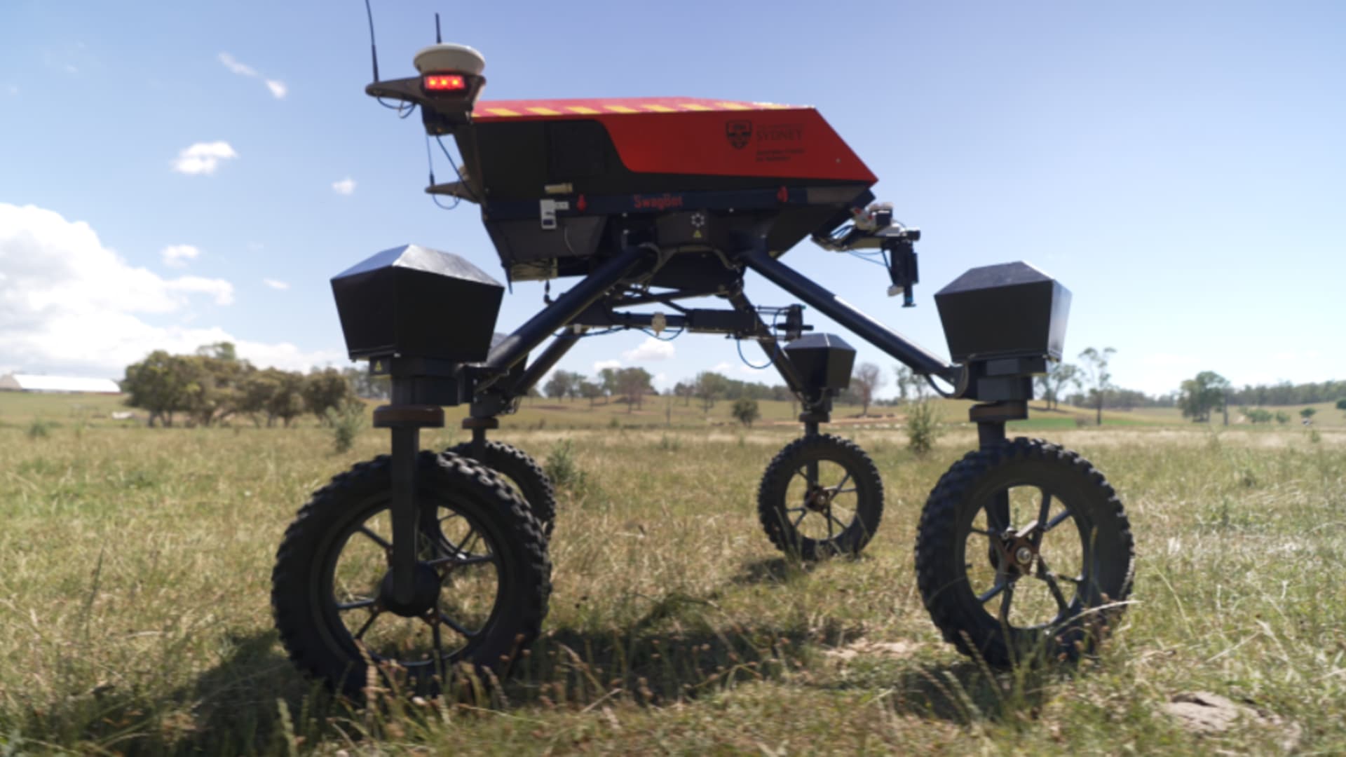 "البقرة الذكية".. روبوت يعمل بالذكاء الاصطناعي لمساعدة المزارعين