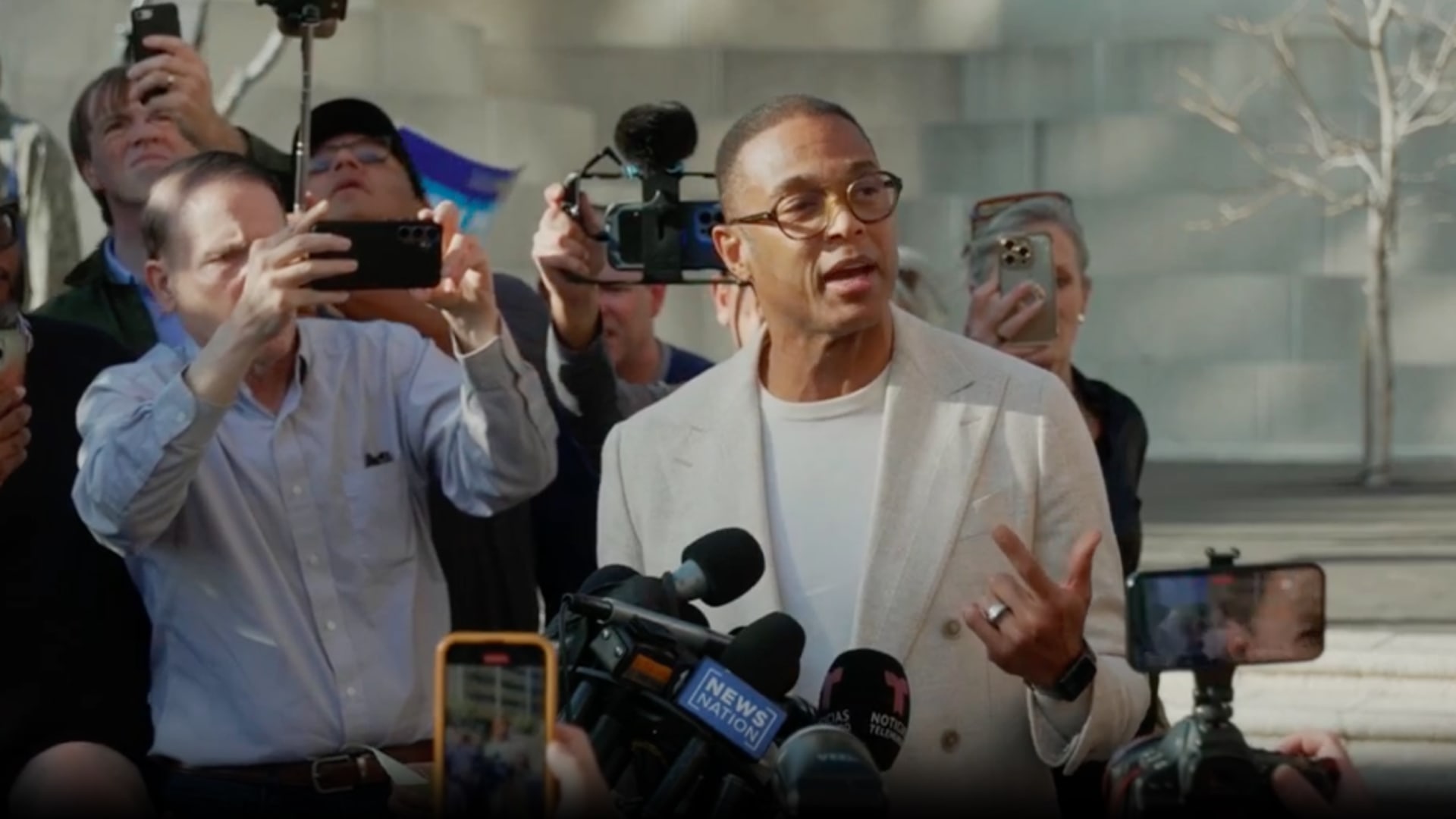 بعد اعتقاله ليلًا.. شاهد ما قاله مذيع CNN السابق دون ليمون أمام محكمة في لوس أنجلوس