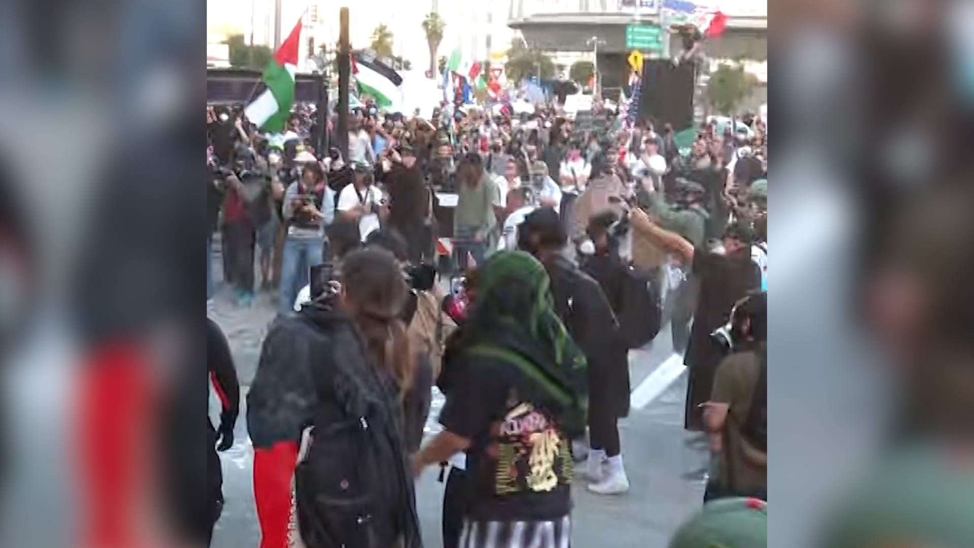 شاهد ما وثقته كاميرا CNN خلال اشتباكات متظاهرين ضد ICE وقوات أمن بأمريكا