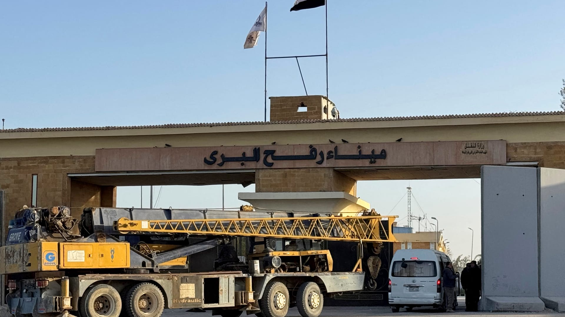 إعادة فتح معبر رفح في غزة جزئيا بعد إغلاقه لقرابة عامين