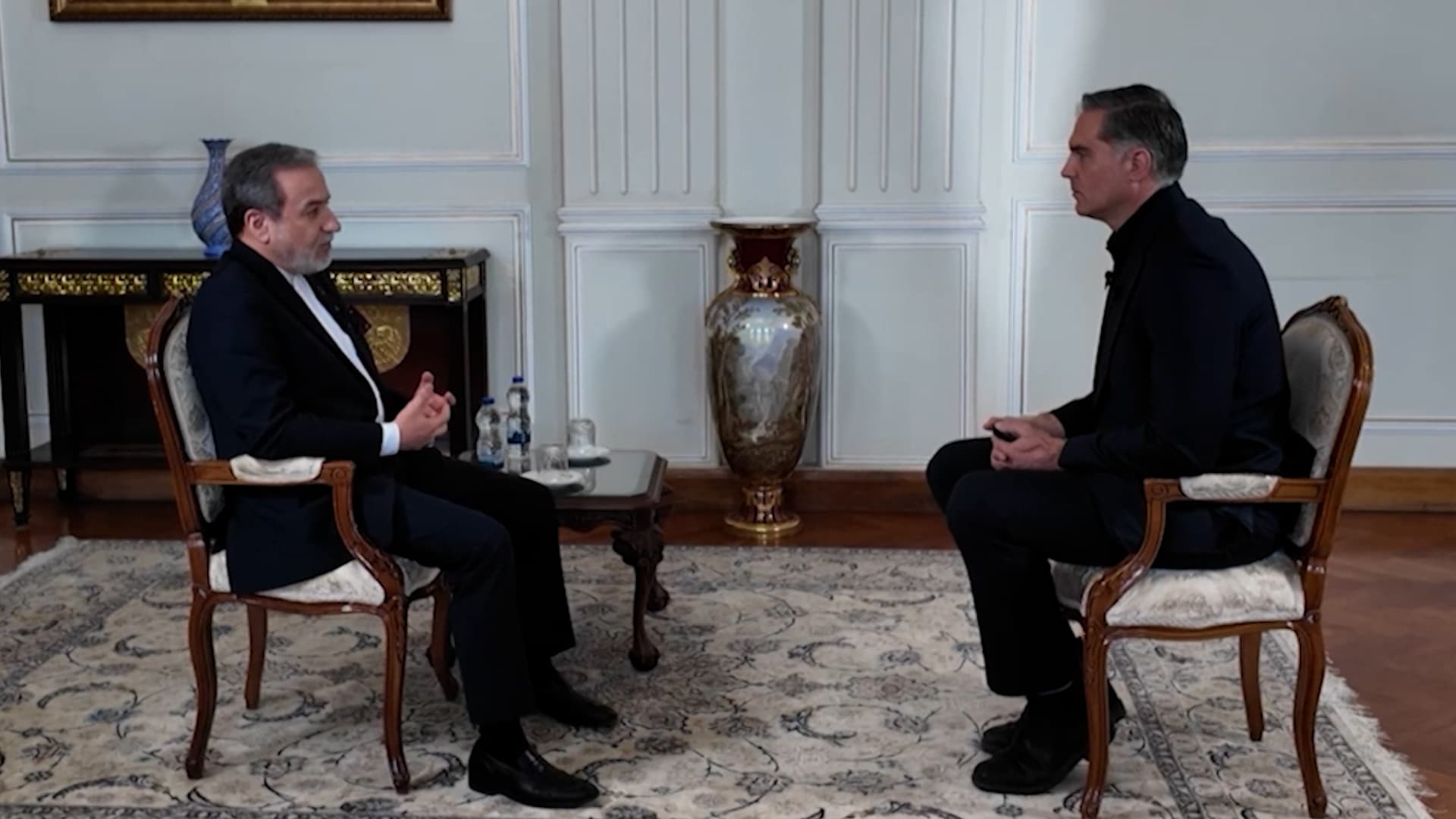 "لا تقلقني الحرب".. وزير خارجية إيران يتحدث لـCNN عن المفاوضات مع ترامب