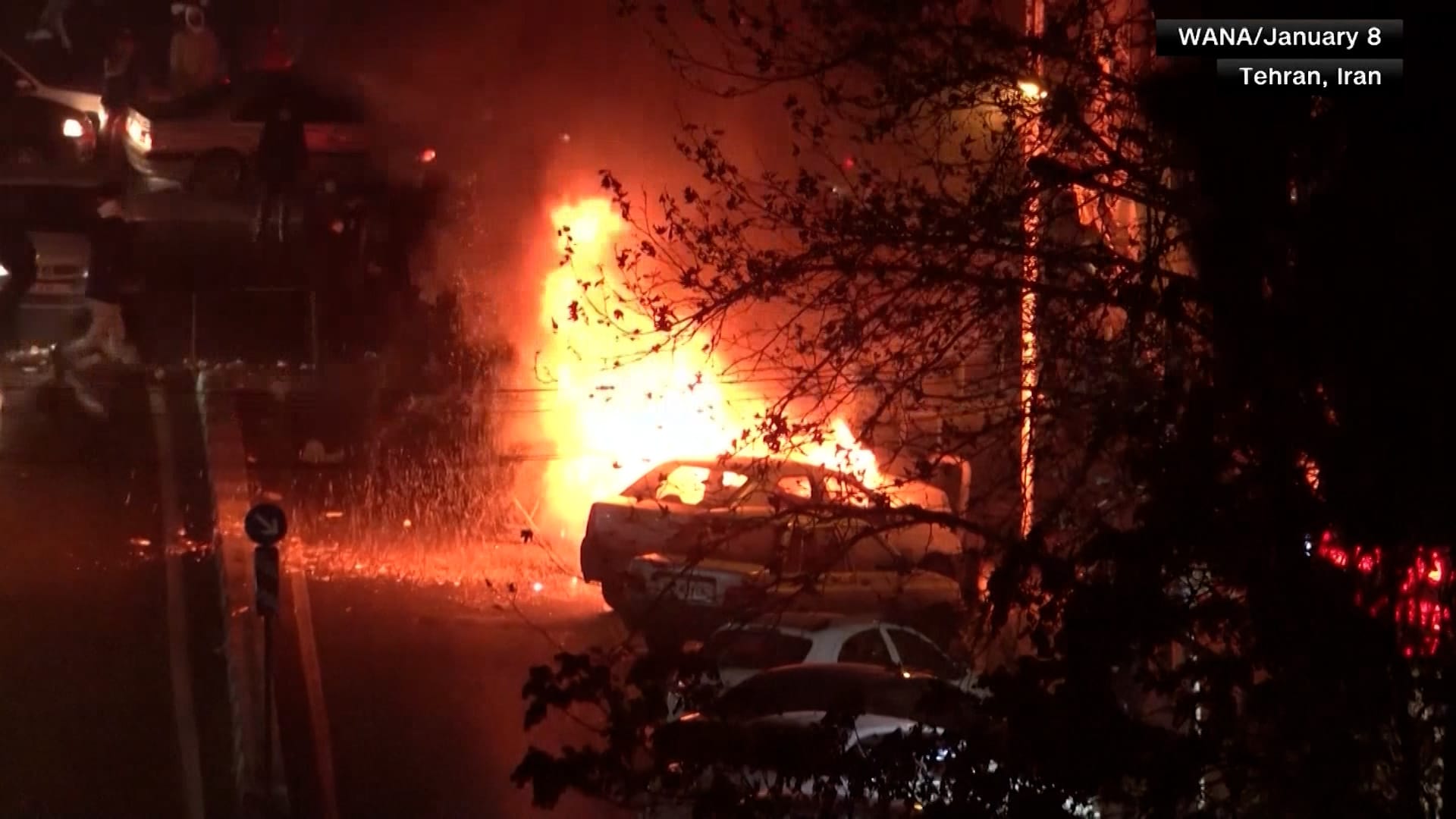 إطلاق سراح شاب إيراني بكفالة بعد تقارير عن صدور حكم بإعدامه.. إليكم التفاصيل