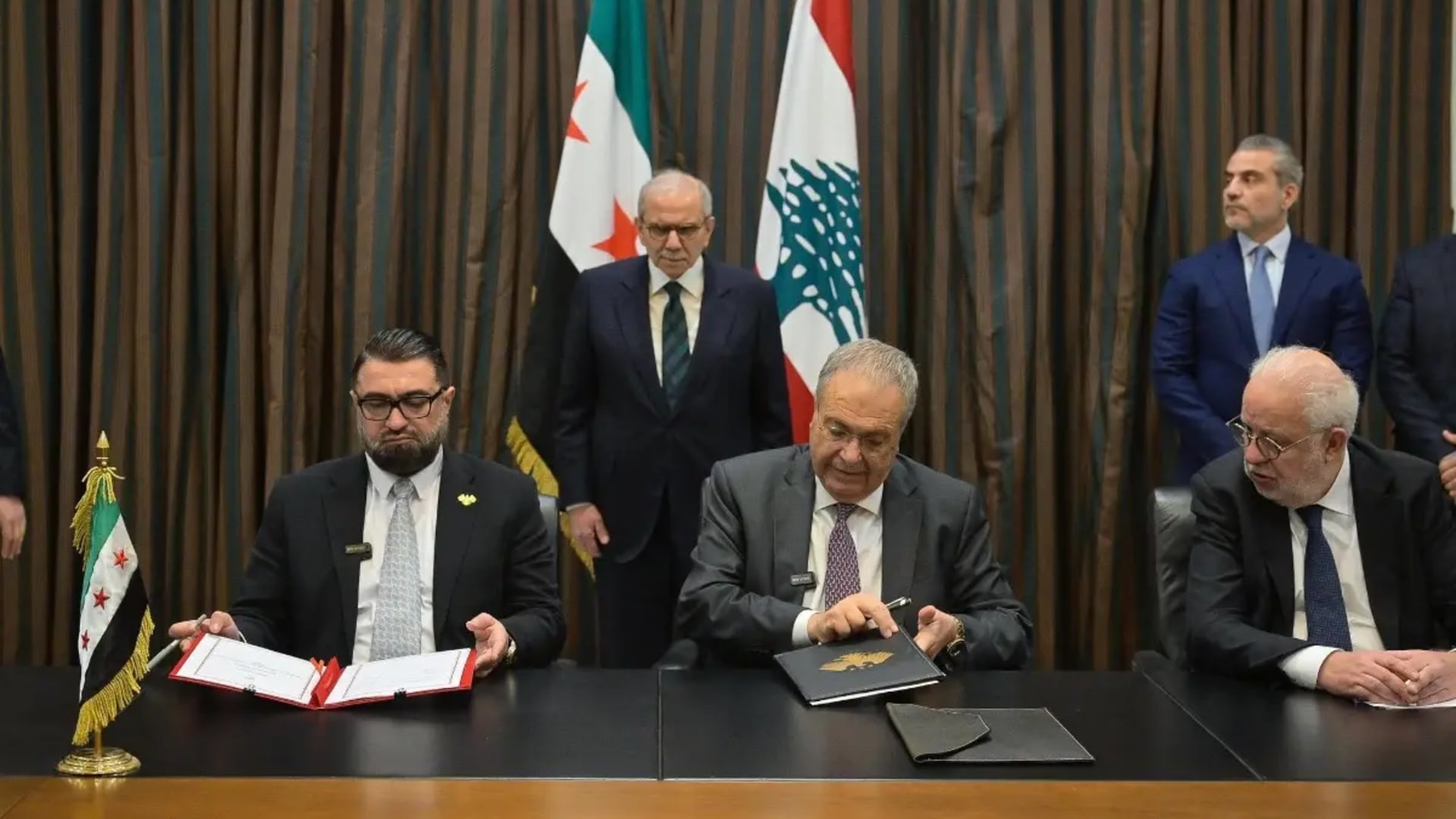 توقيع اتفاقية لنقل السجناء السوريين من لبنان إلى وطنهم .. إليكم موعد التنفيذ