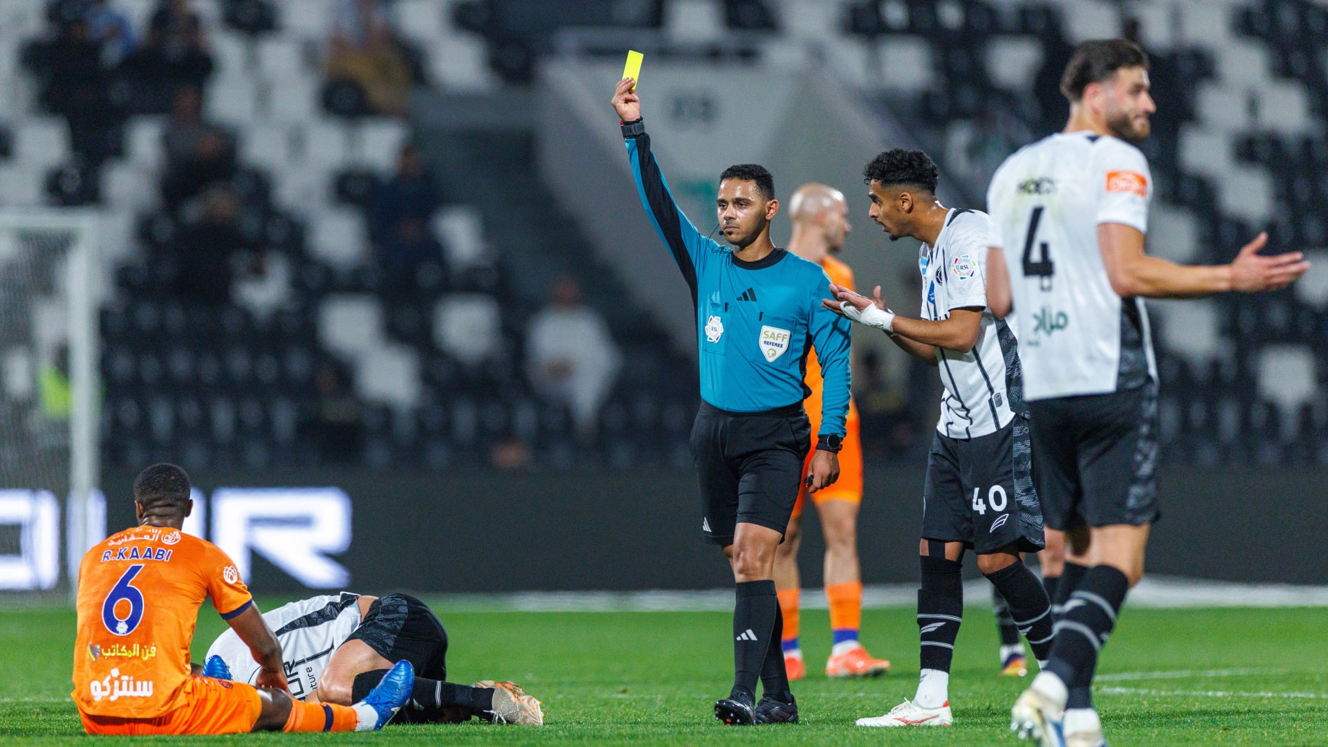 الدوري السعودي.. تعليق "ساخر" من فريق الشباب بعد عدم احتساب ركلة جزاء لصالحه