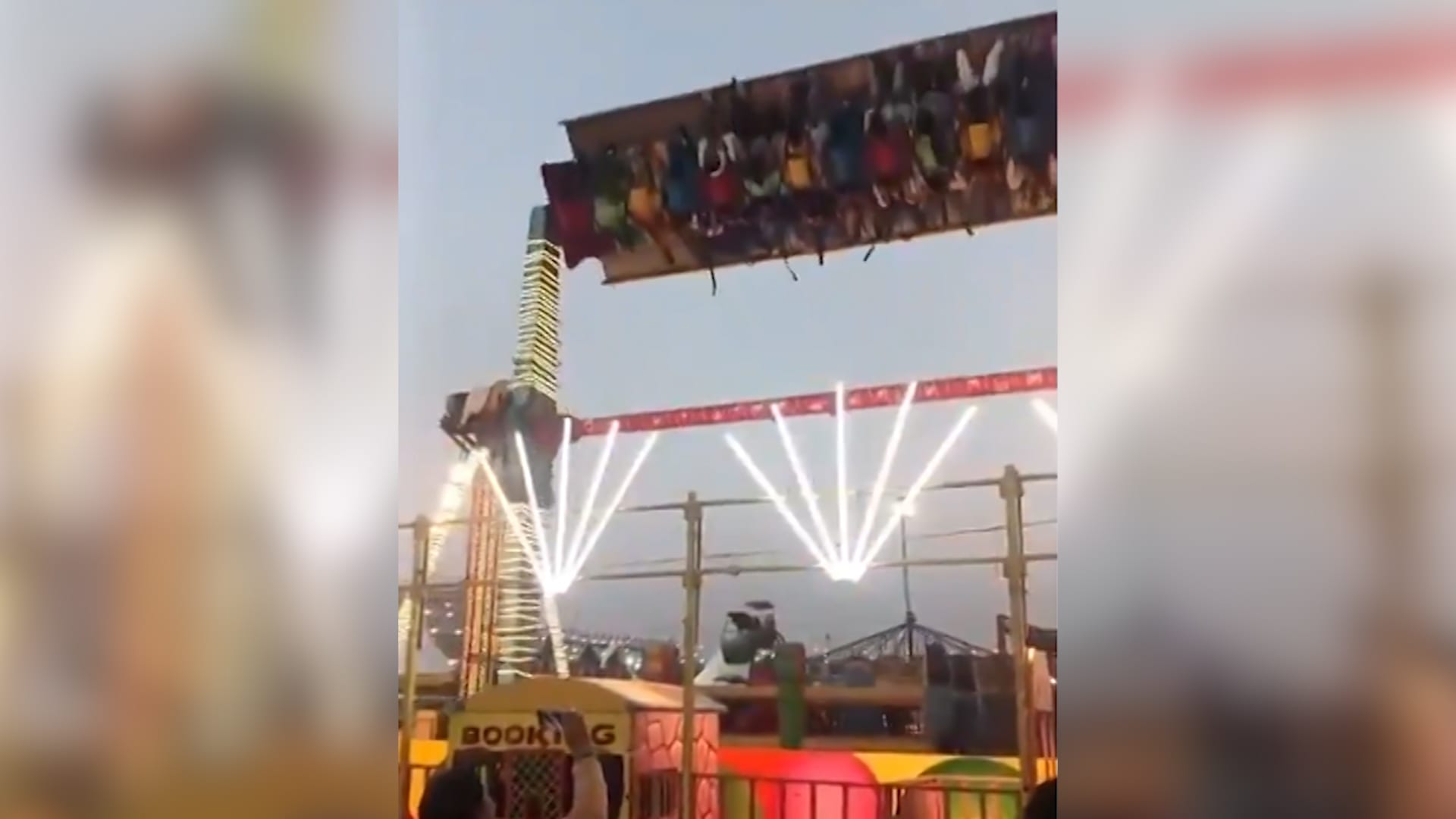 فيديو مرعب لانهيار أرجوحة ضخمة بمدينة ترفيهية في الهند