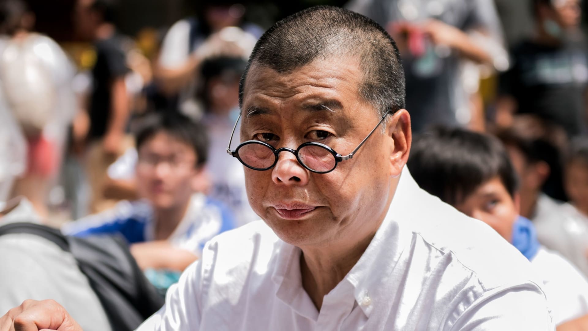 جيمي لاي قطب الإعلام الصيني المؤيد للديمقراطية يُحكم بالسجن 20 عامًا