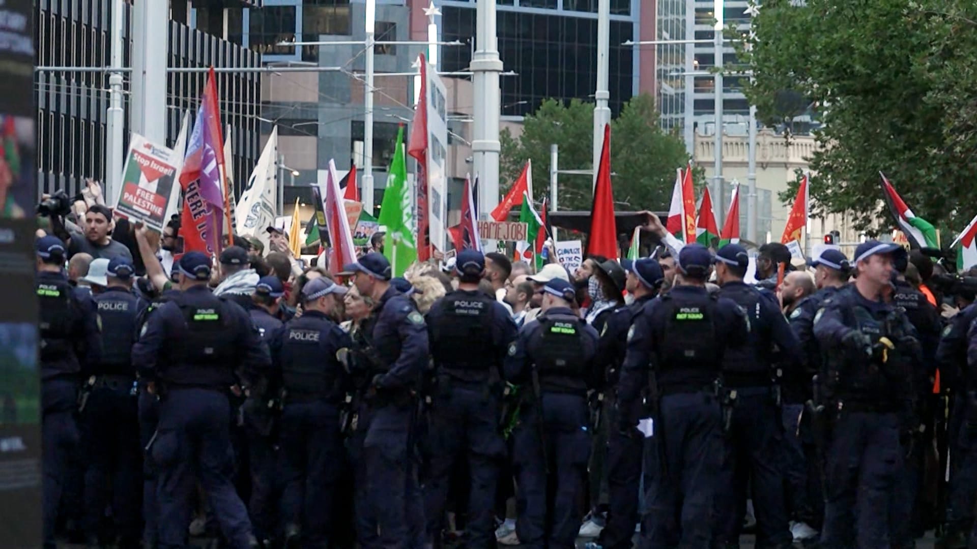 زيارة هرتسوغ إلى أستراليا تشعل مظاهرات حاشدة ومطالبات باعتقاله