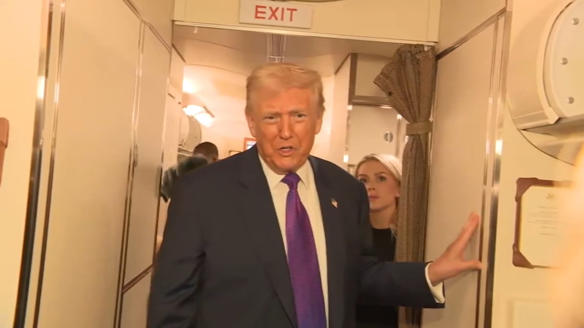 ترامب يصف اعتقال الأمير السابق أندرو بأنه "عار"